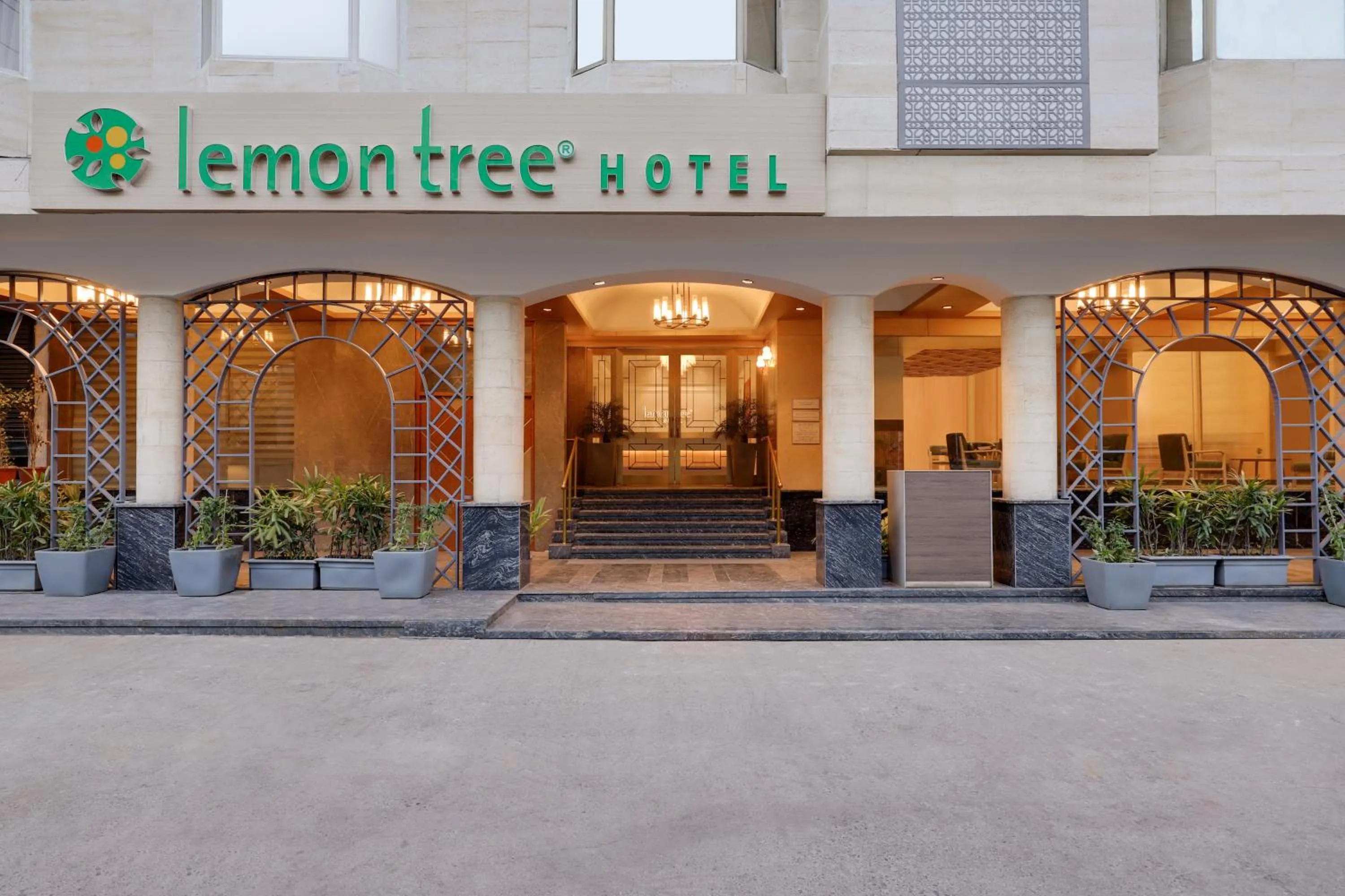 Facade/entrance in Lemon Tree Hotel Bhopal