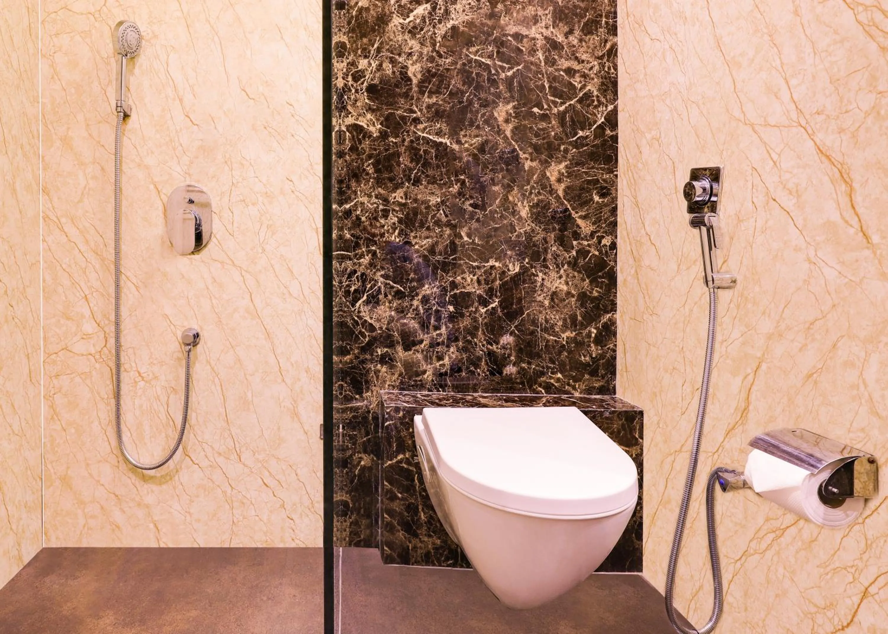 Shower in Lemon Tree Hotel Bhopal