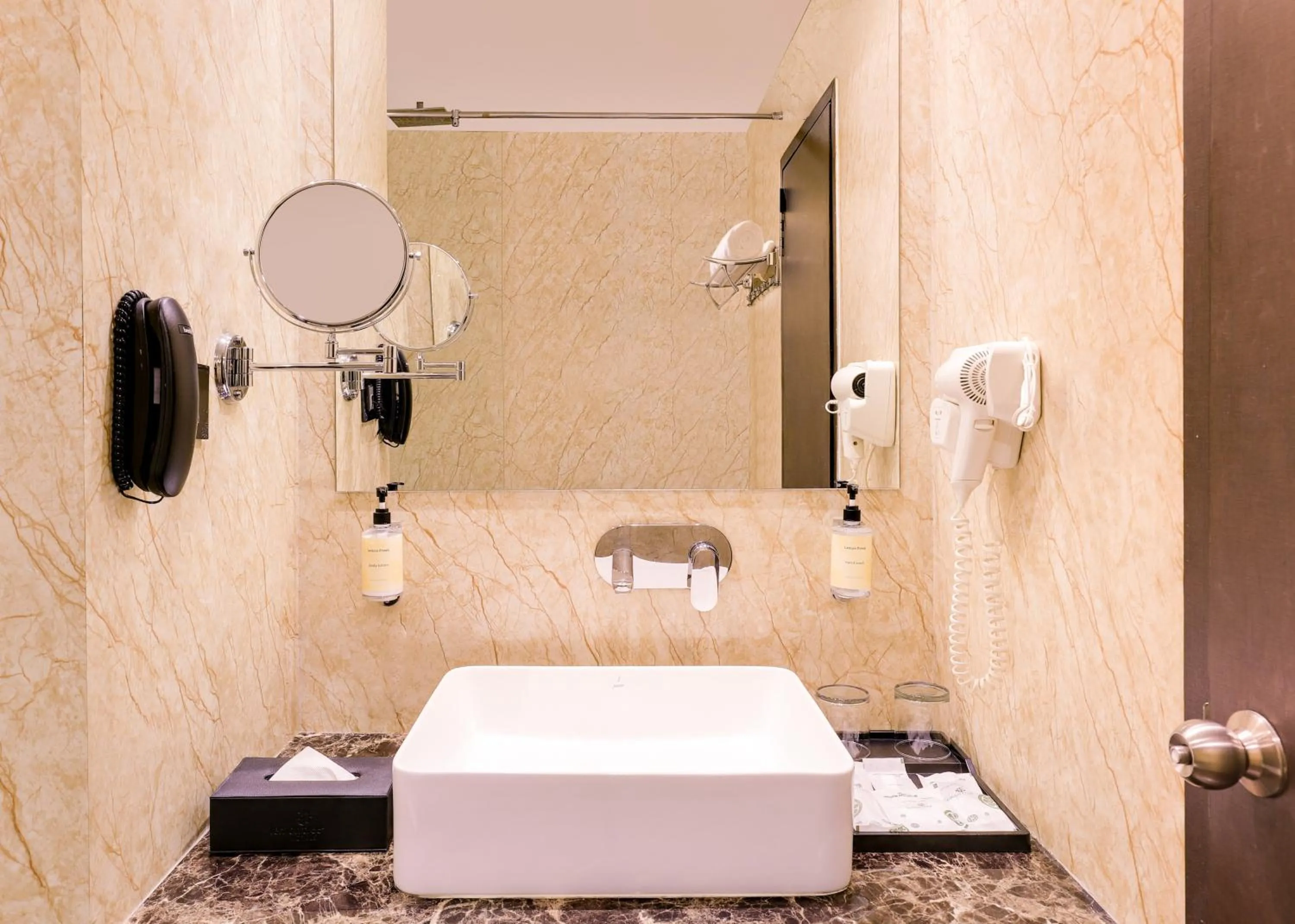 Shower in Lemon Tree Hotel Bhopal