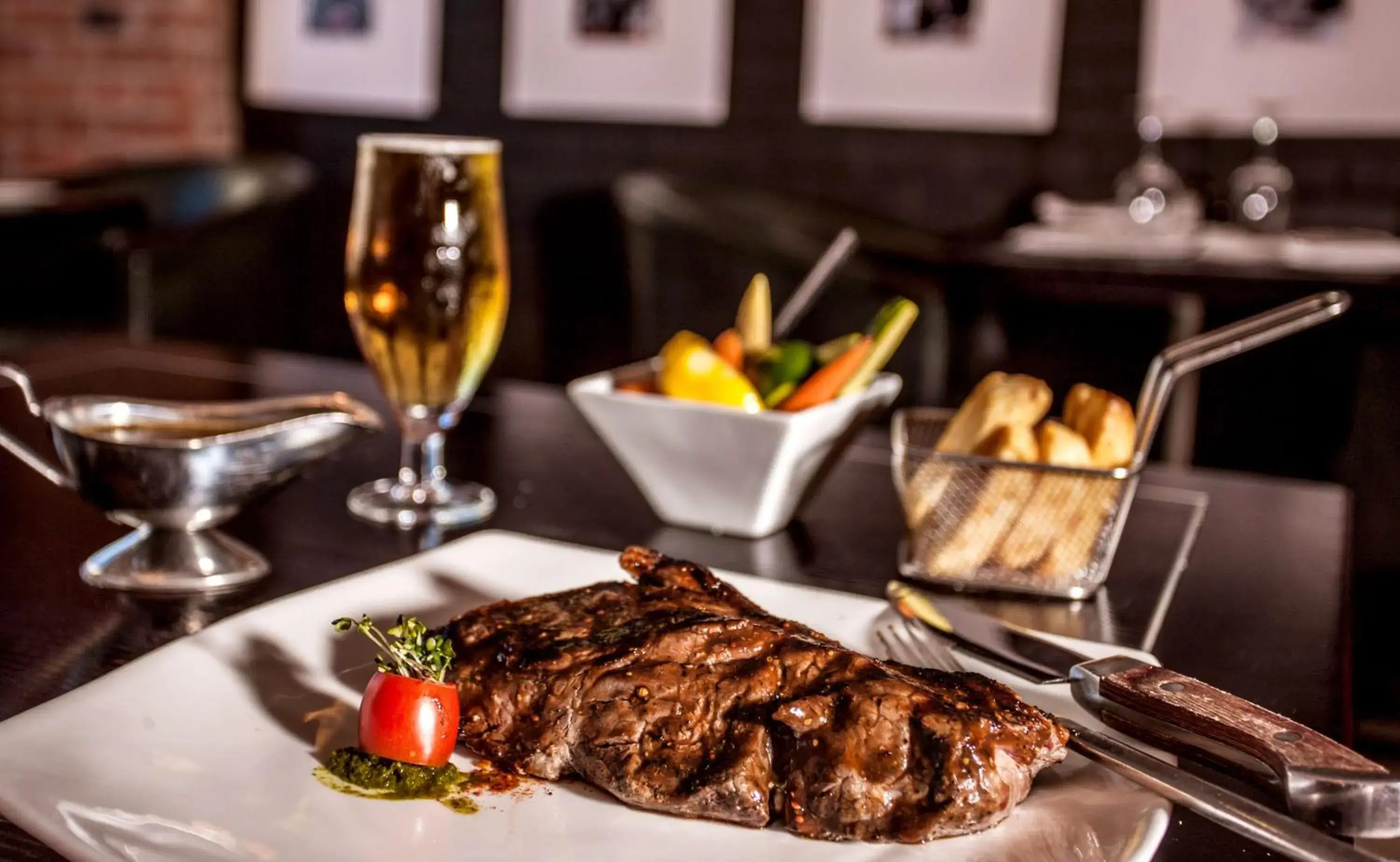 Restaurant/places to eat in Southern Sun Elangeni & Maharani Restaurant/places to eat in Southern Sun Elangeni & Maharani