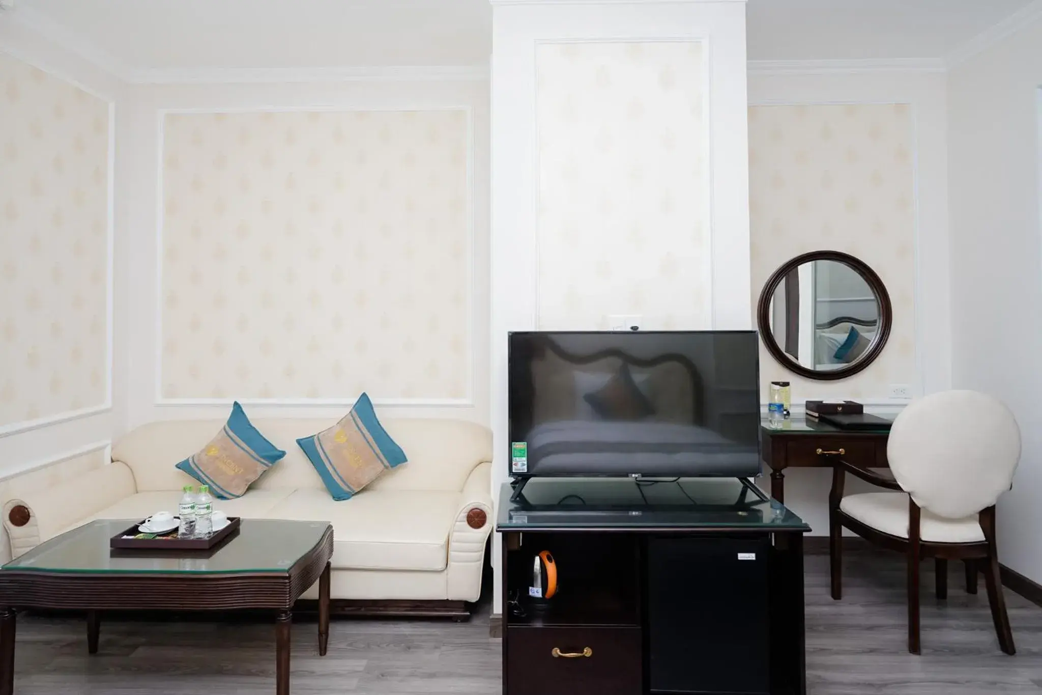 Suite with Sea View in Vincent Halong Hotel Suite with Sea View in Vincent Halong Hotel