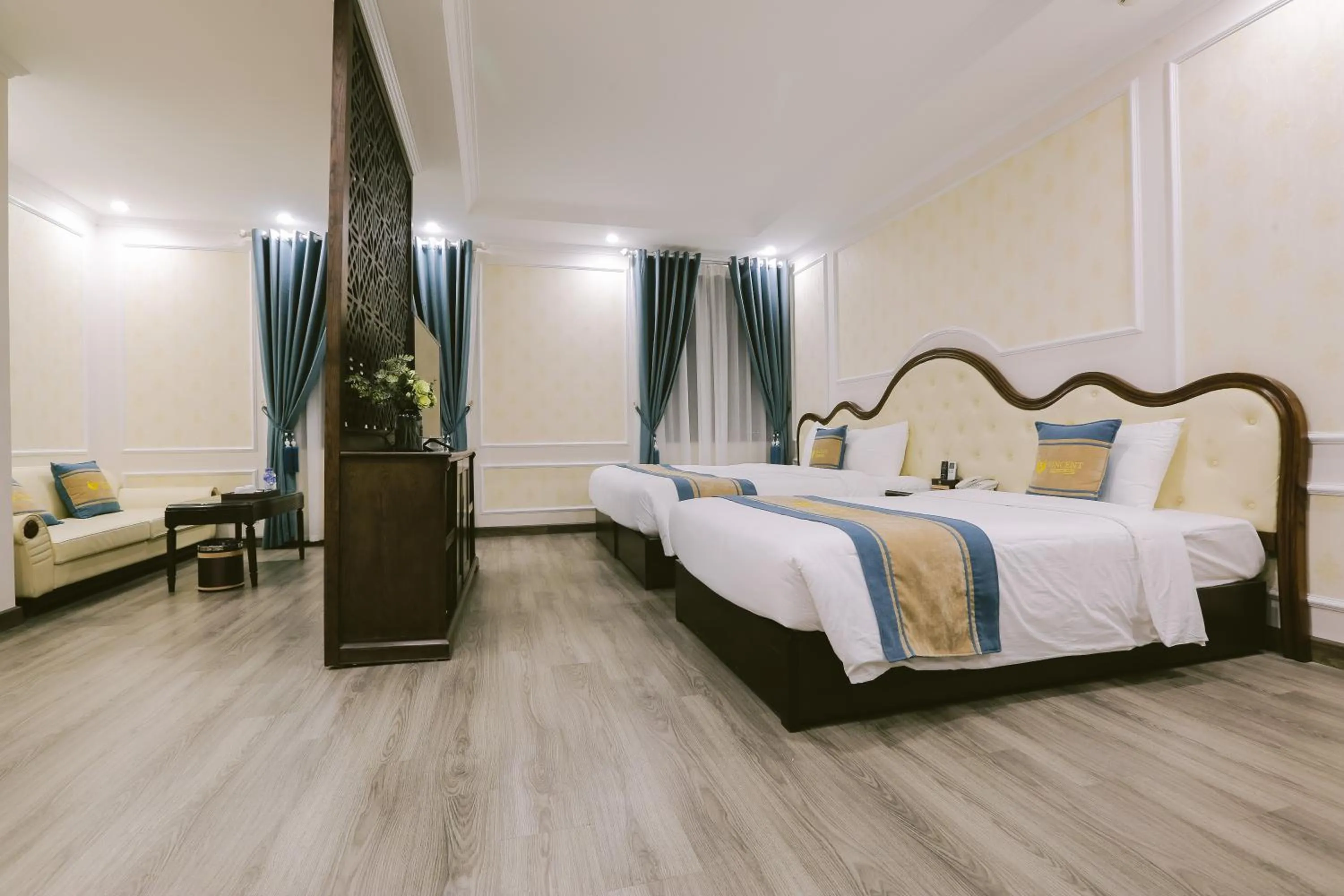 Bed in Vincent Halong Hotel