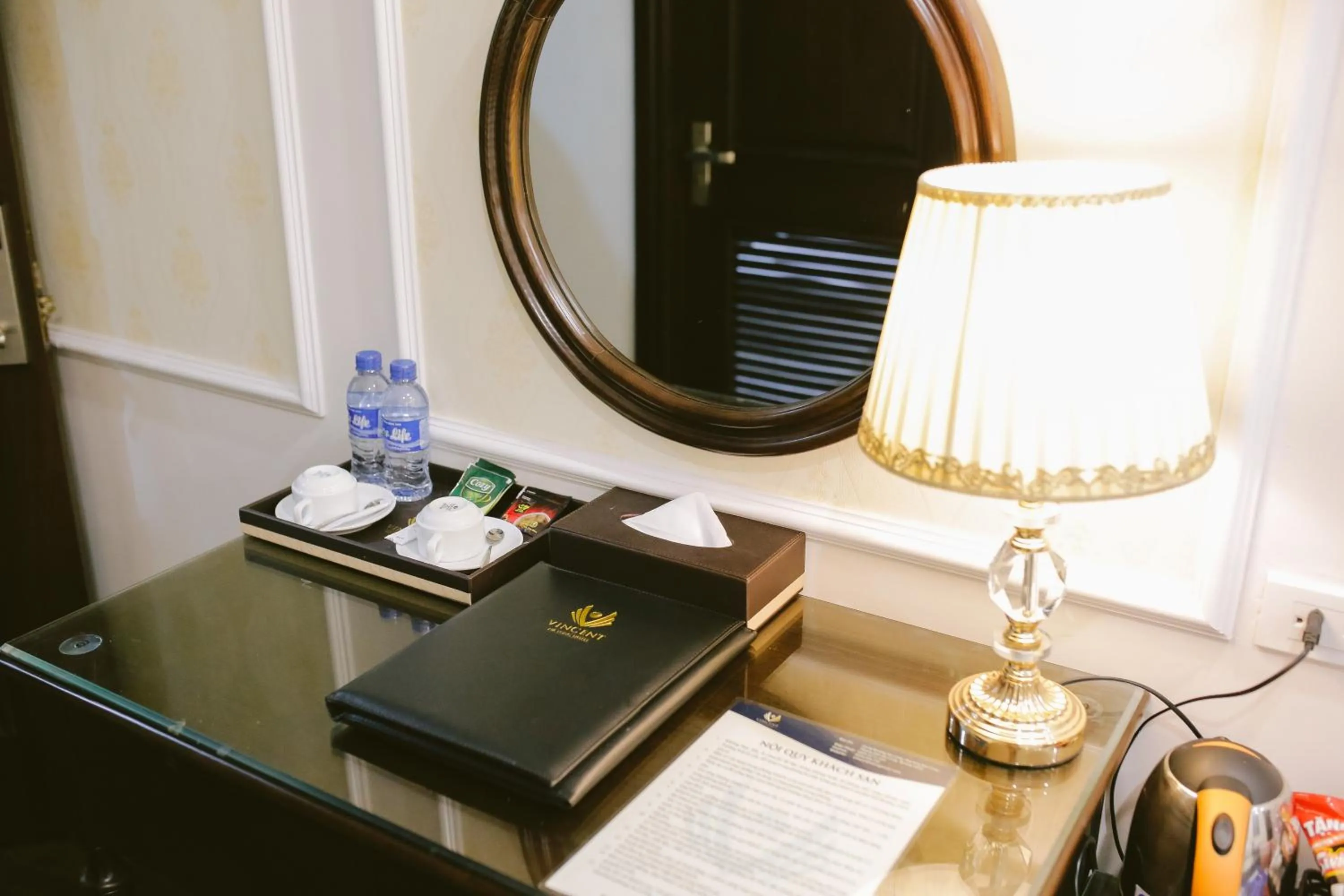 Coffee/tea facilities in Vincent Halong Hotel
