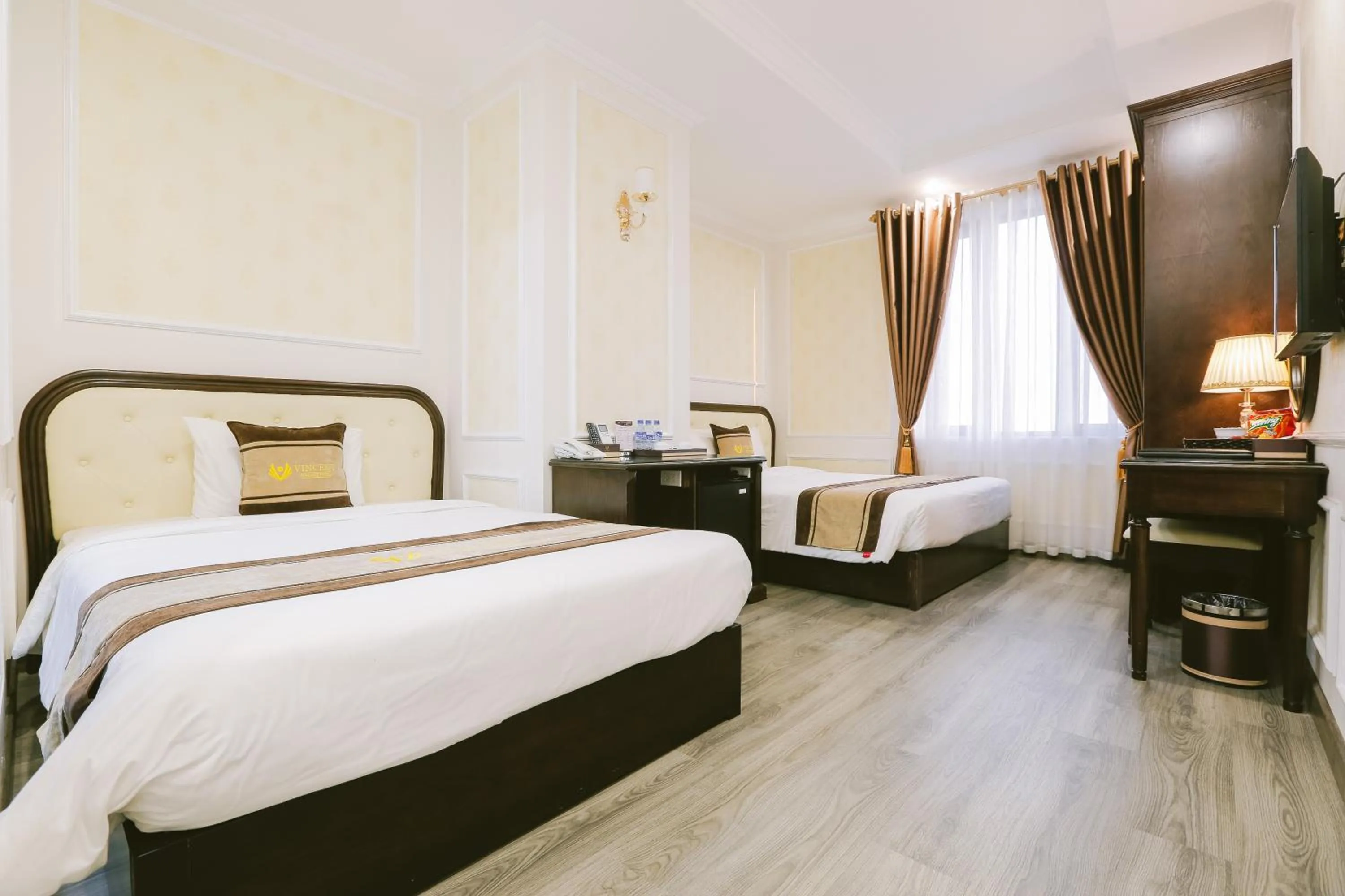 Bed in Vincent Halong Hotel