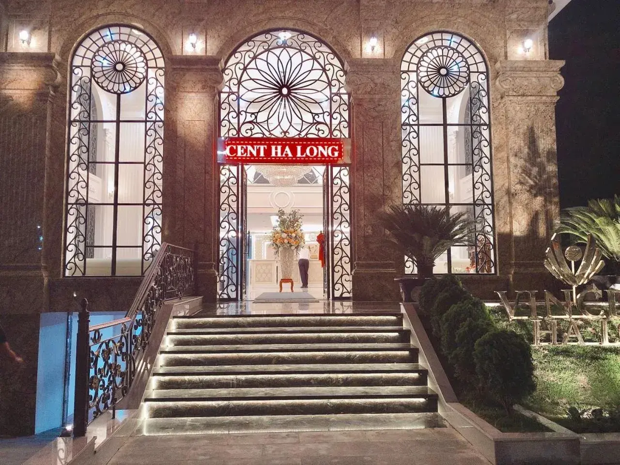 Property building in Vincent Halong Hotel Property building in Vincent Halong Hotel