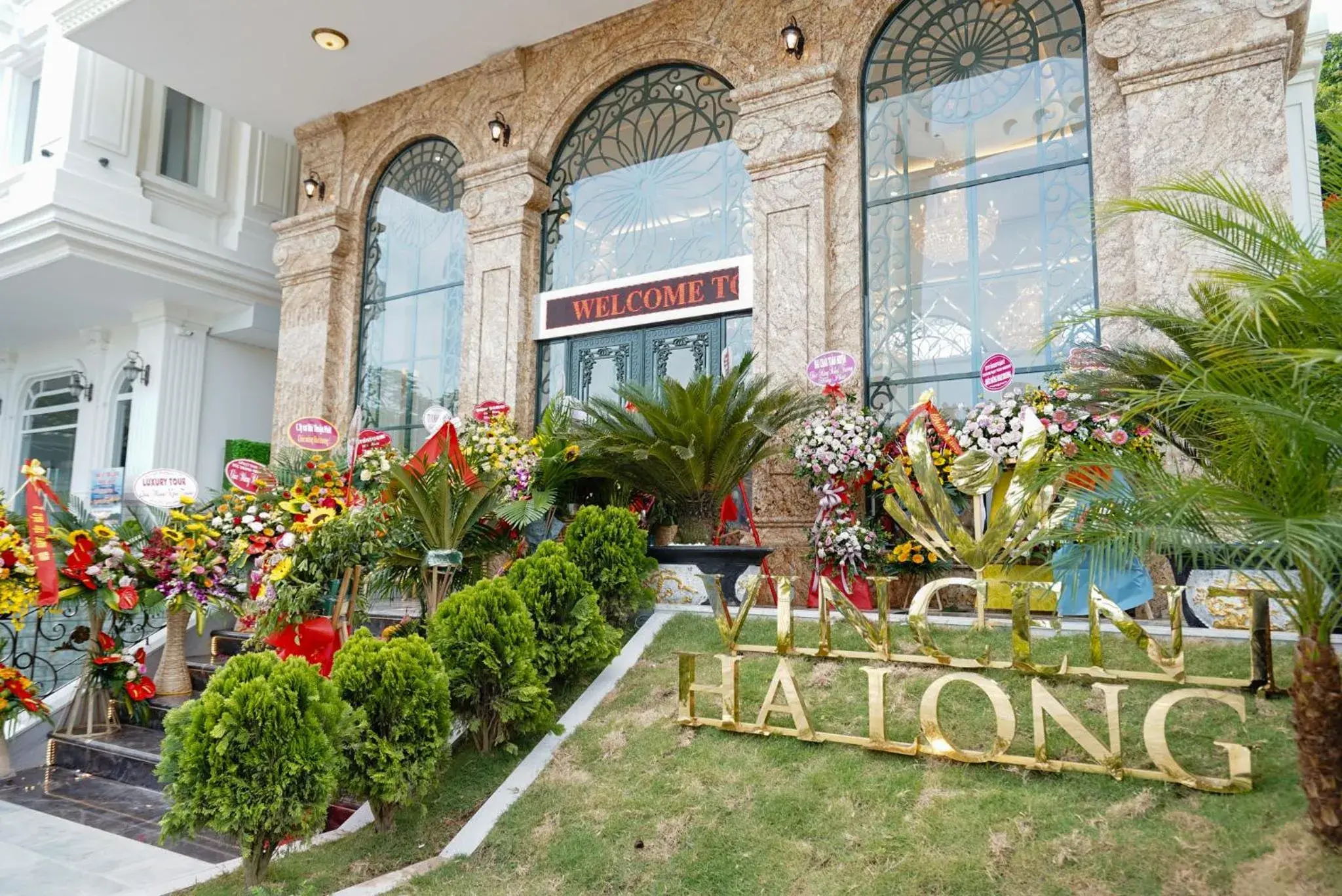 Facade/entrance in Vincent Halong Hotel Facade/entrance in Vincent Halong Hotel