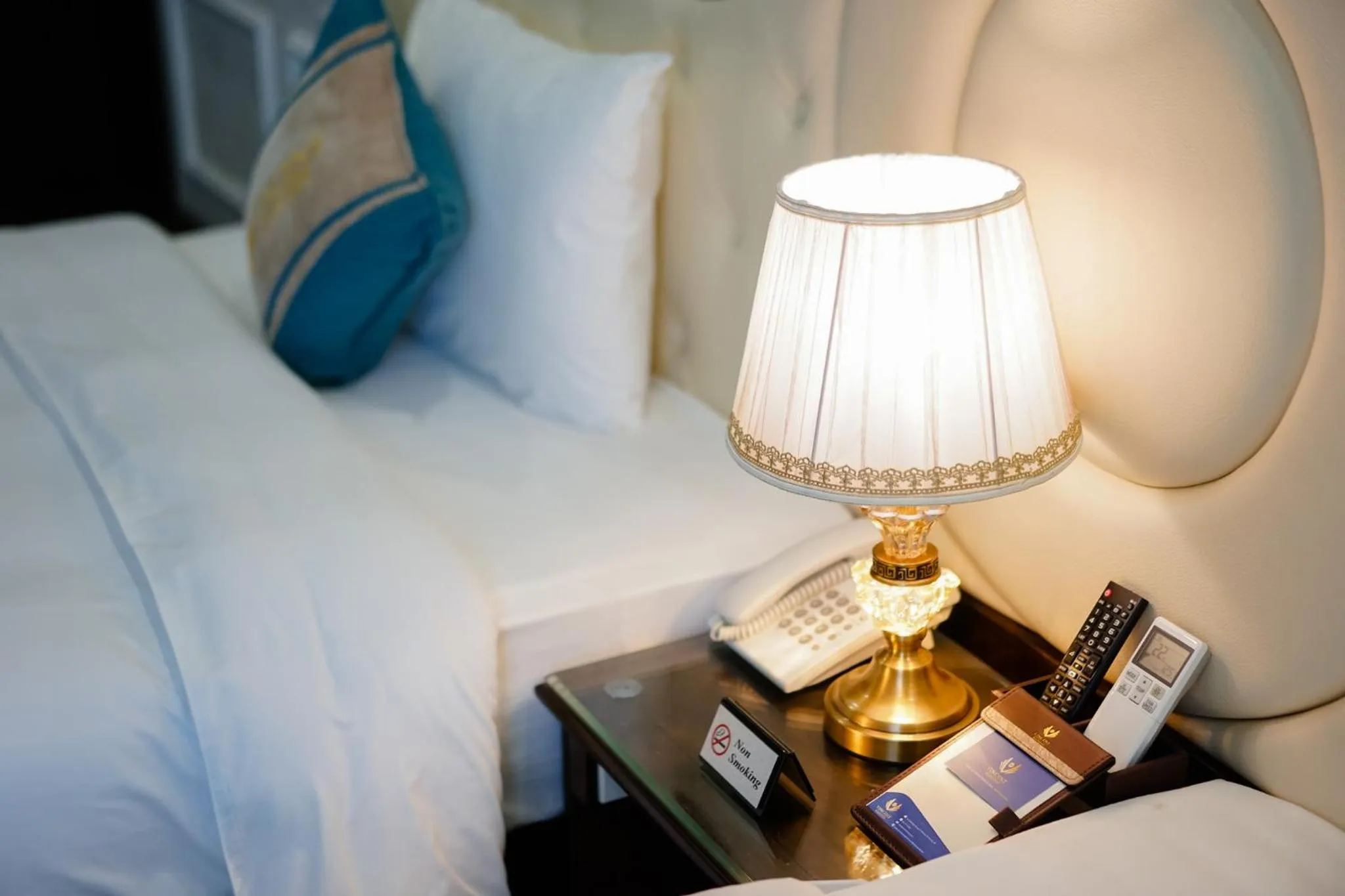 Bed in Vincent Halong Hotel