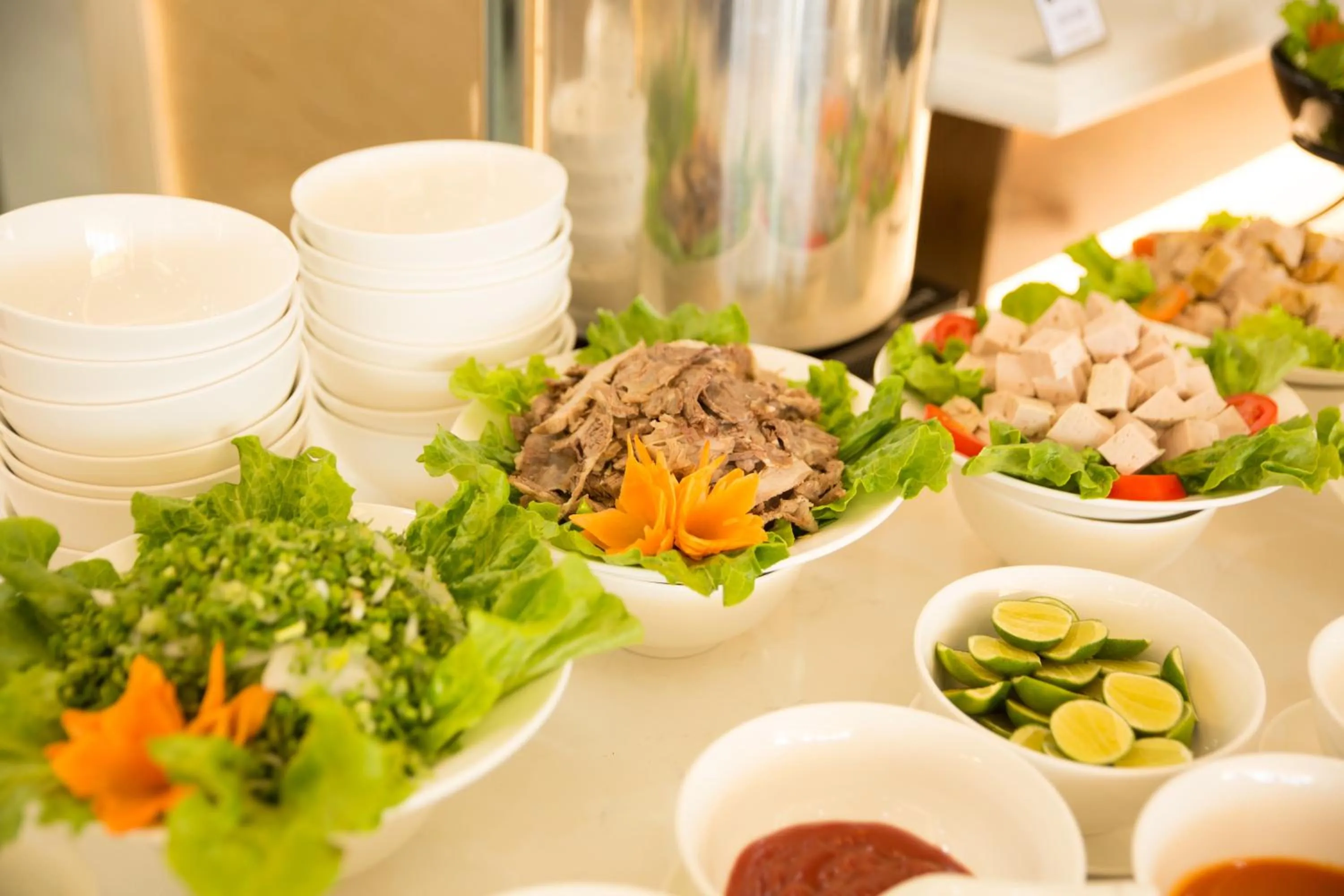 Food and drinks in Vincent Halong Hotel