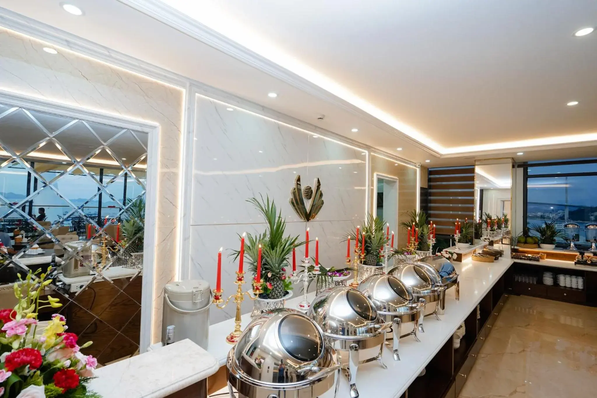 Restaurant/places to eat in Vincent Halong Hotel Restaurant/places to eat in Vincent Halong Hotel