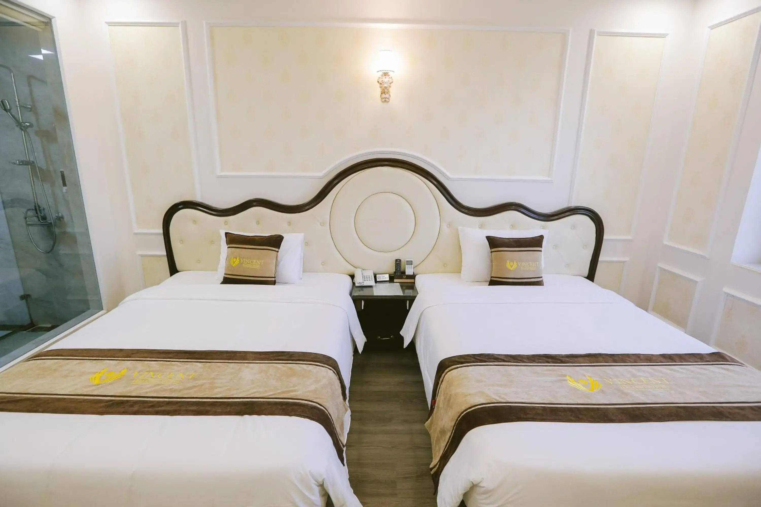 Twin Room in Vincent Halong Hotel Twin Room in Vincent Halong Hotel