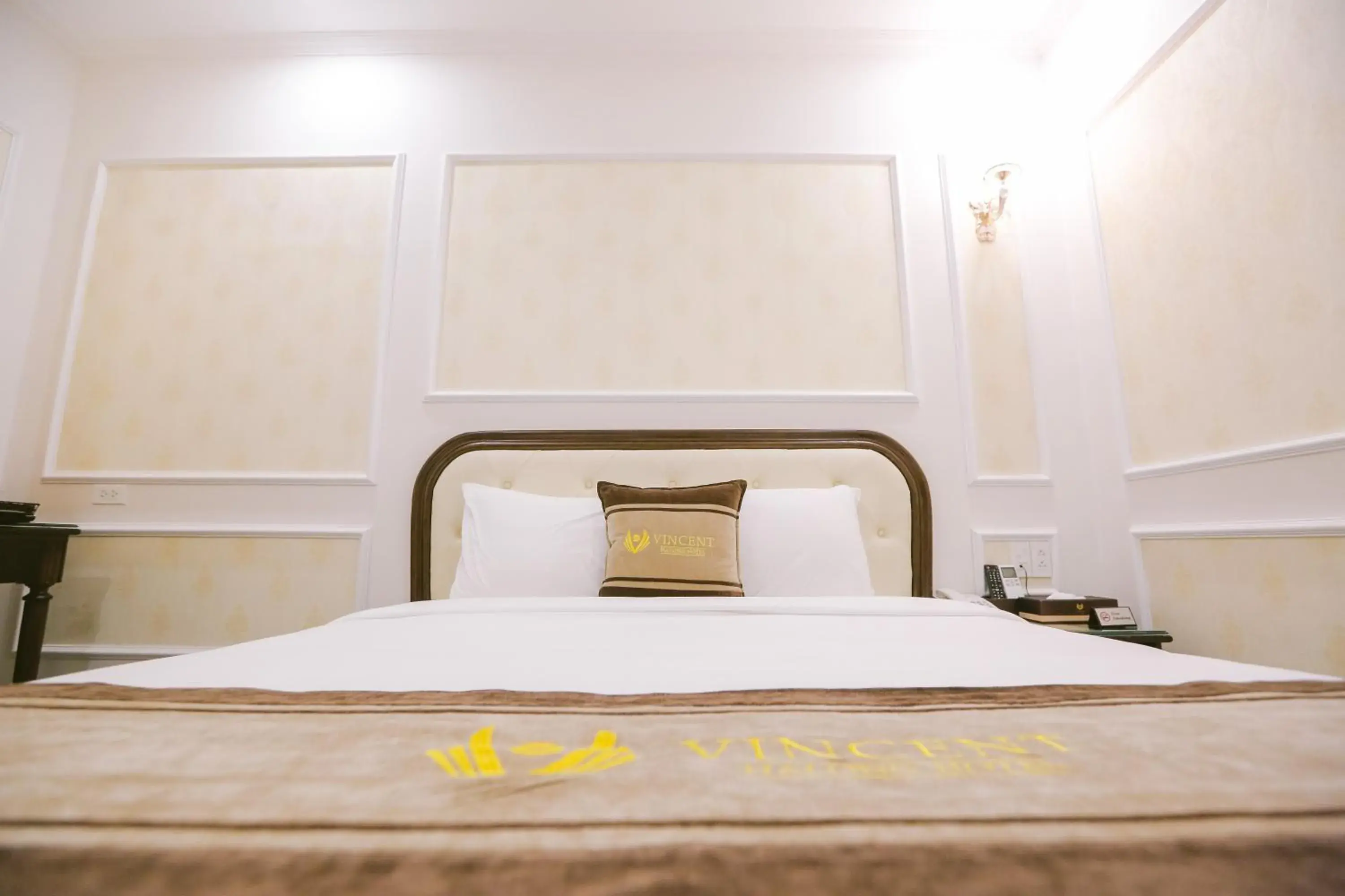 Bed in Vincent Halong Hotel Bed in Vincent Halong Hotel