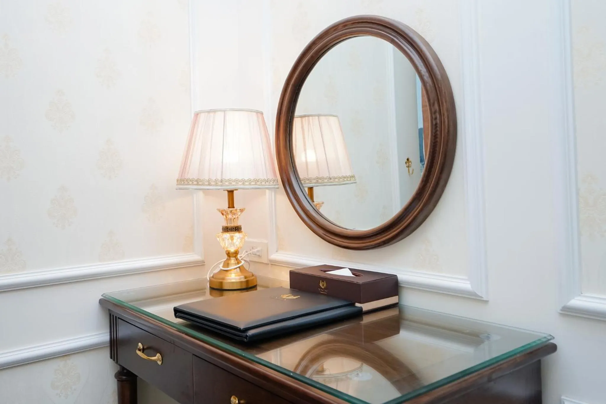 Seating area in Vincent Halong Hotel