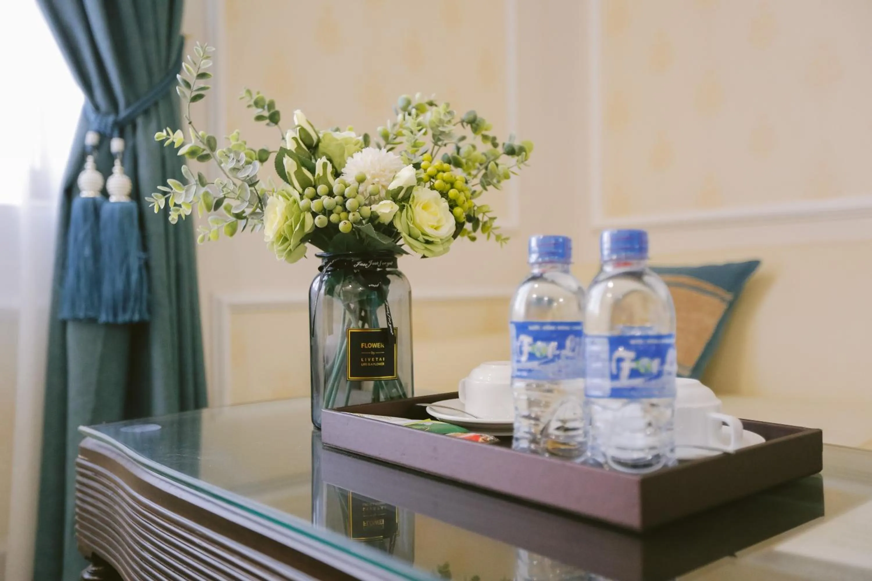 Coffee/tea facilities in Vincent Halong Hotel