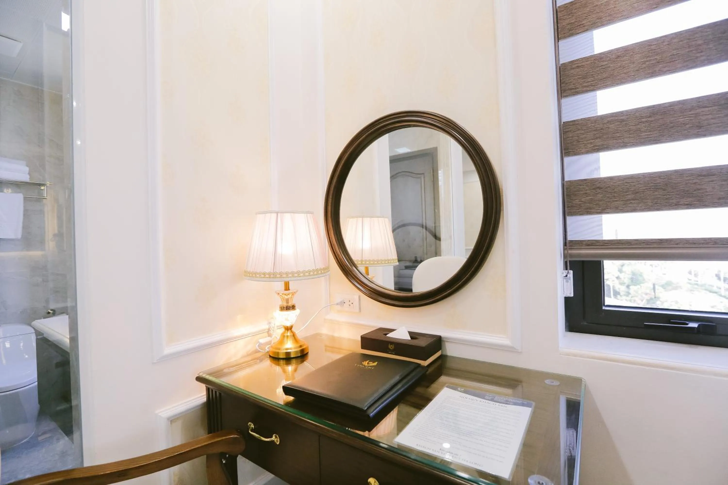 Seating area in Vincent Halong Hotel