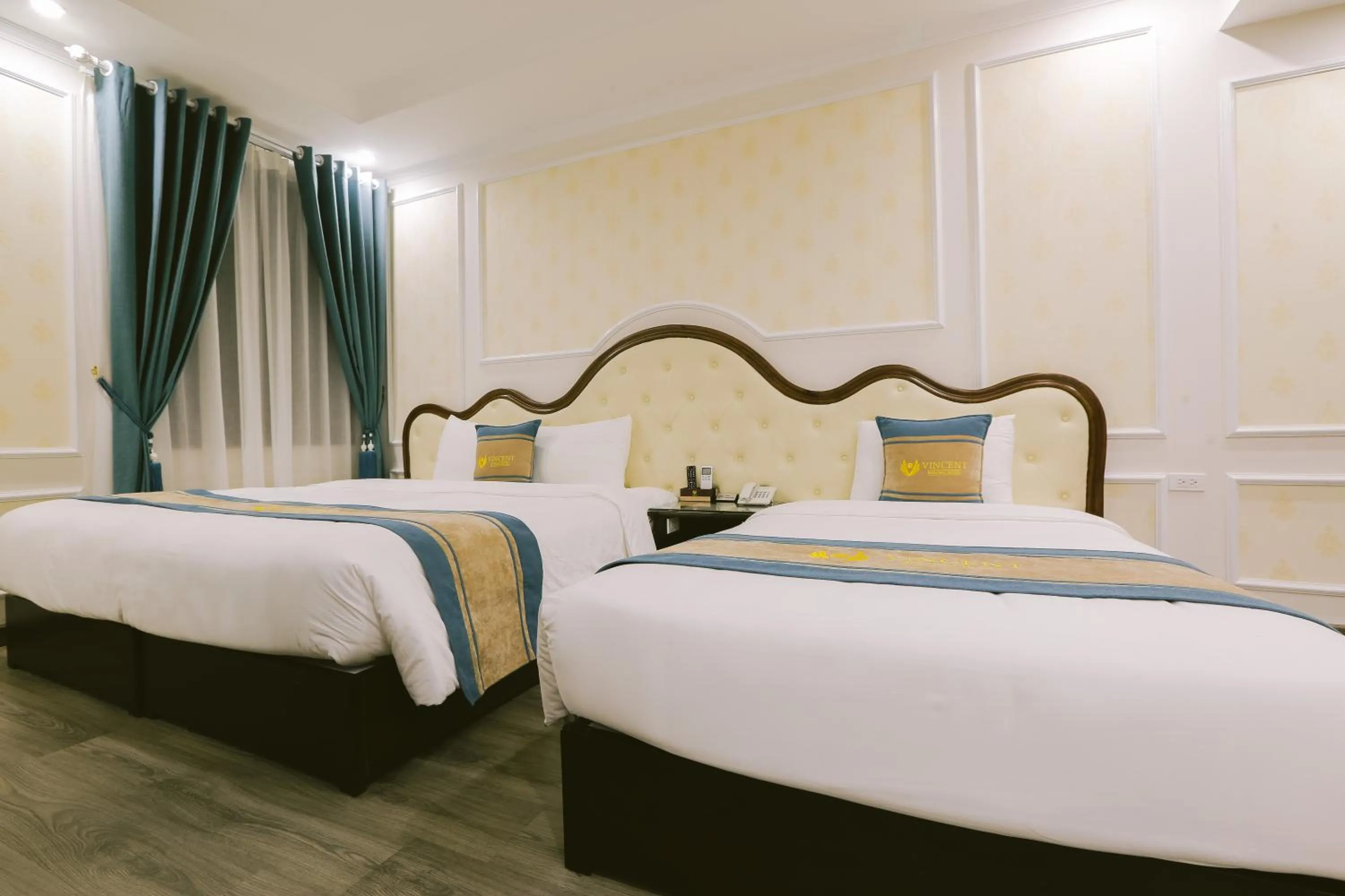 Bed in Vincent Halong Hotel