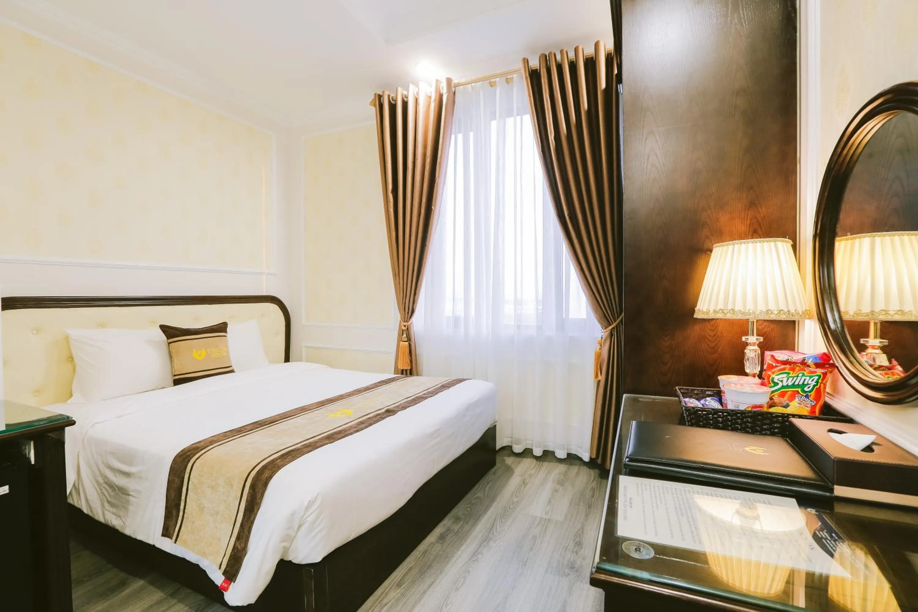 Bed in Vincent Halong Hotel