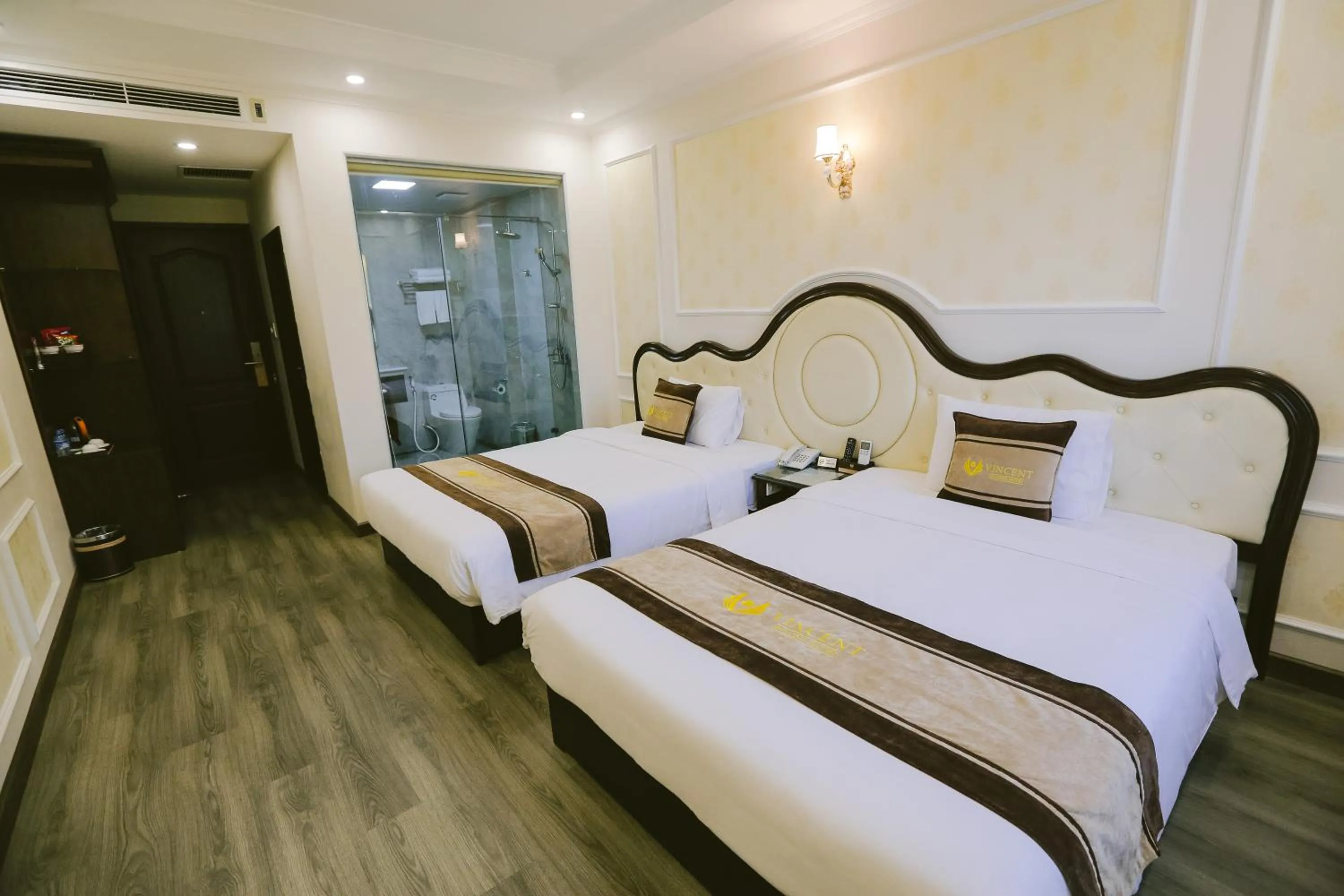 Bed in Vincent Halong Hotel