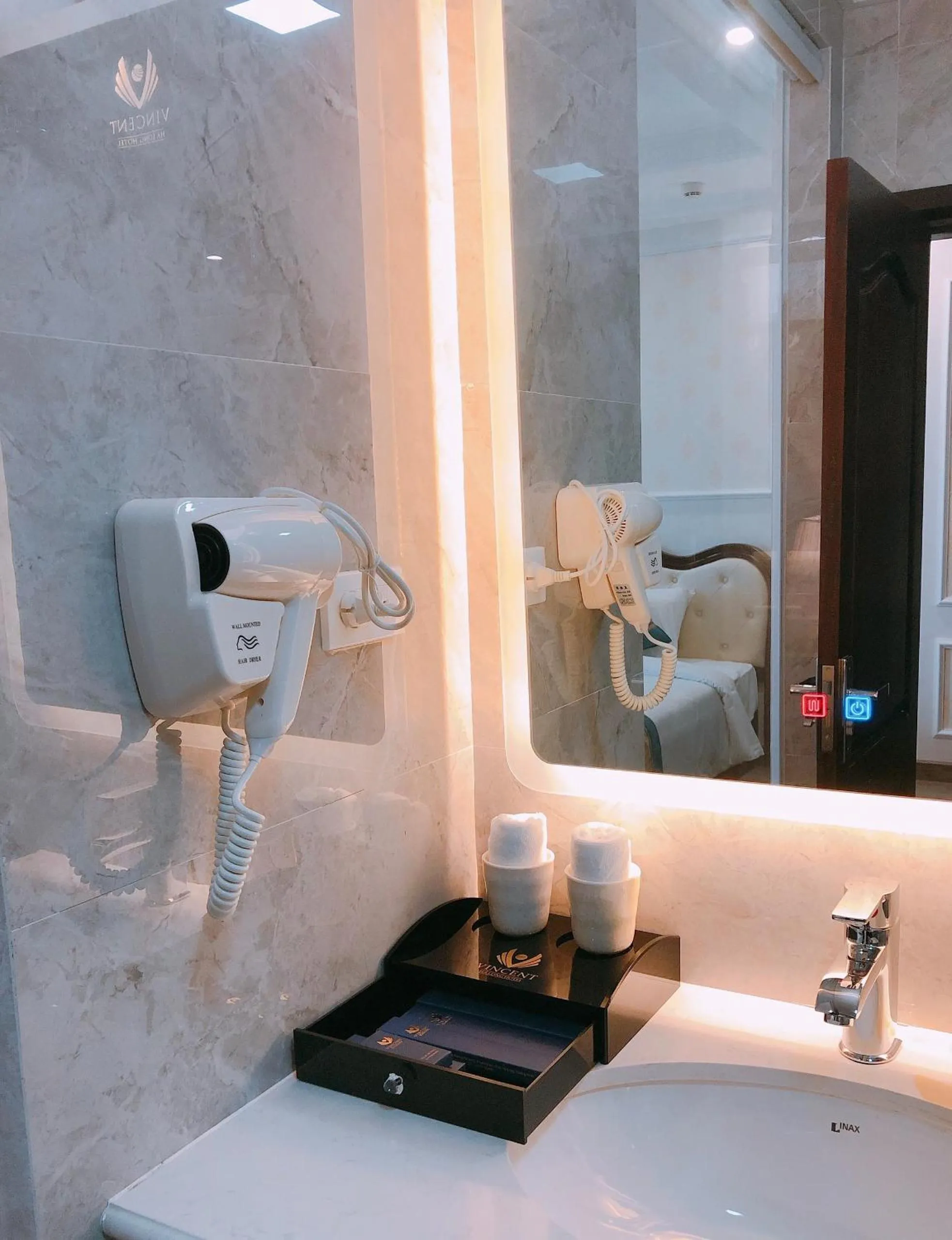 Shower in Vincent Halong Hotel