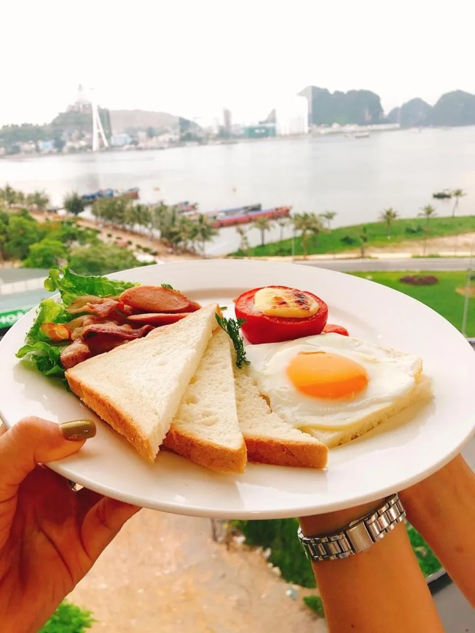 Breakfast in Vincent Halong Hotel