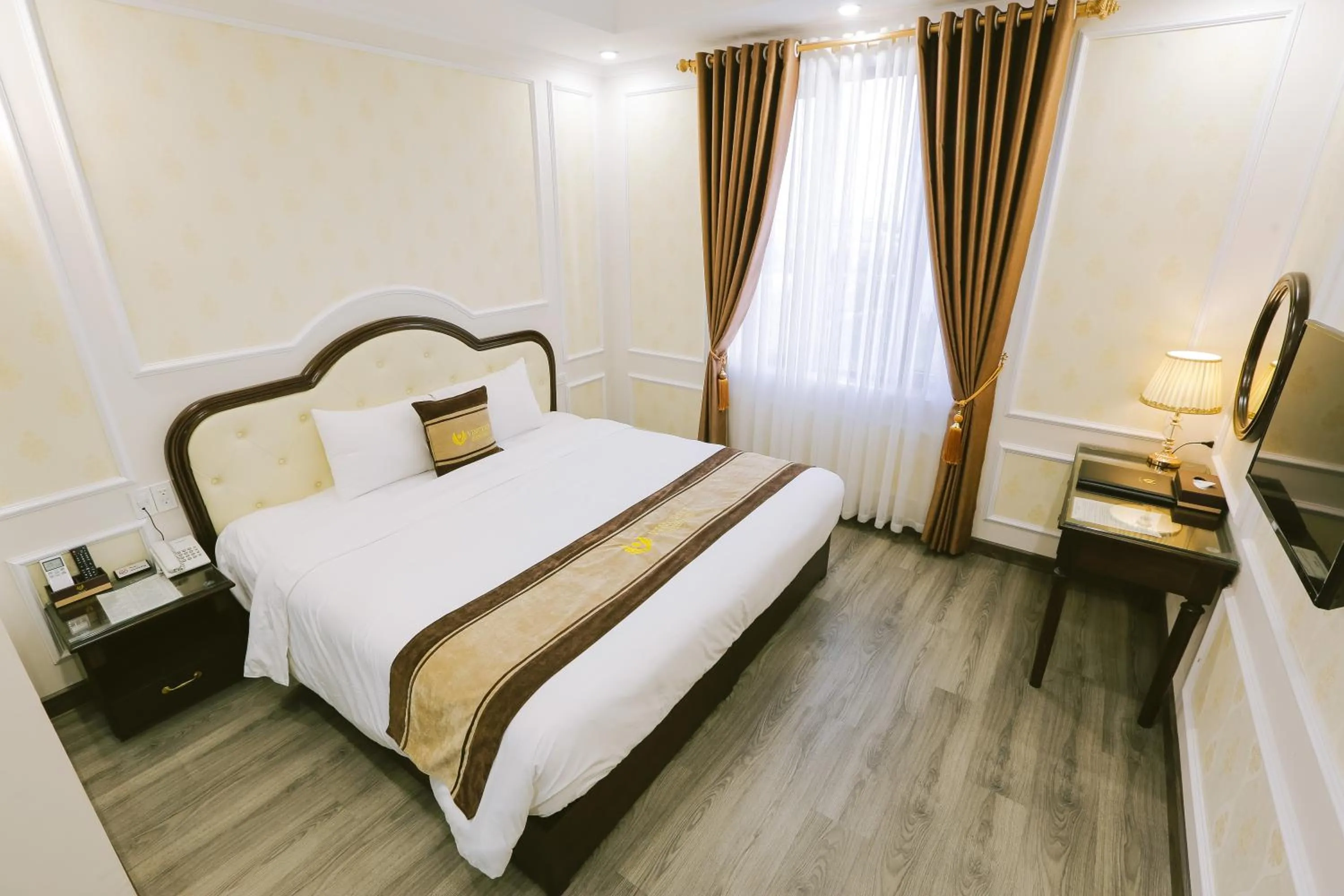 Bed in Vincent Halong Hotel