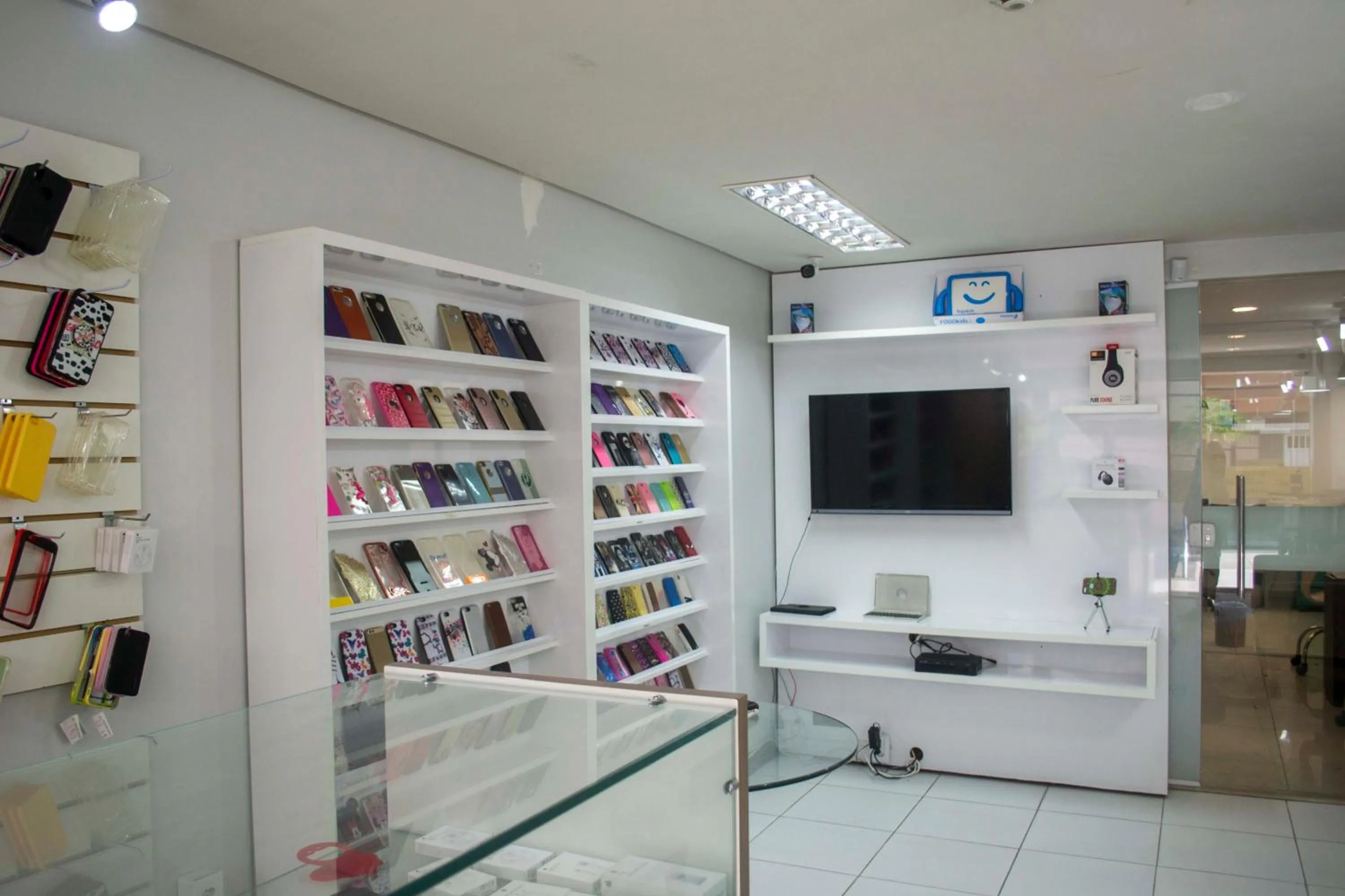 On-site shops in Expresso R1