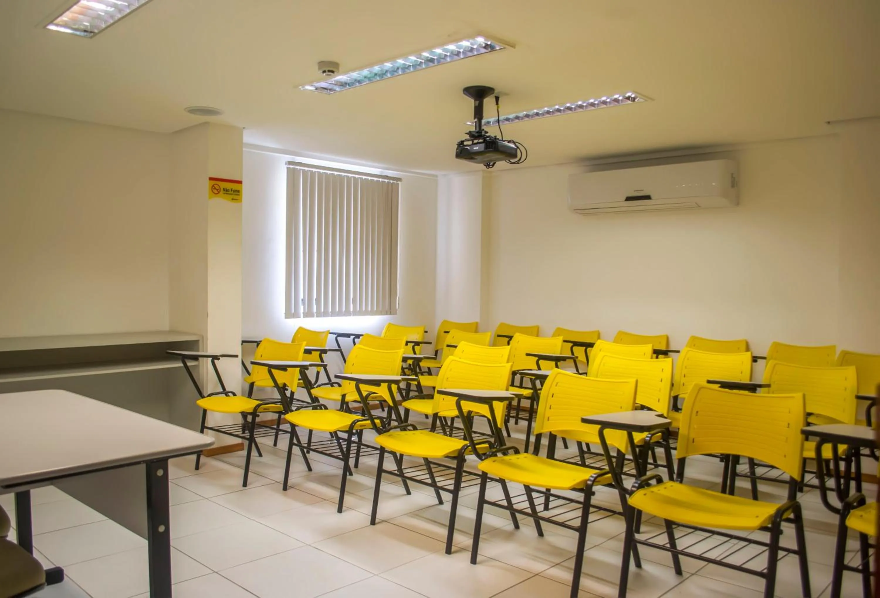 Meeting/conference room in Expresso R1