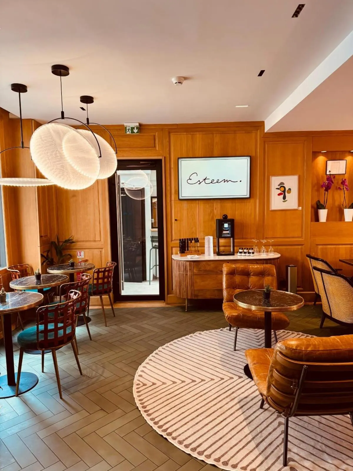 Breakfast in Esteem Tour Eiffel