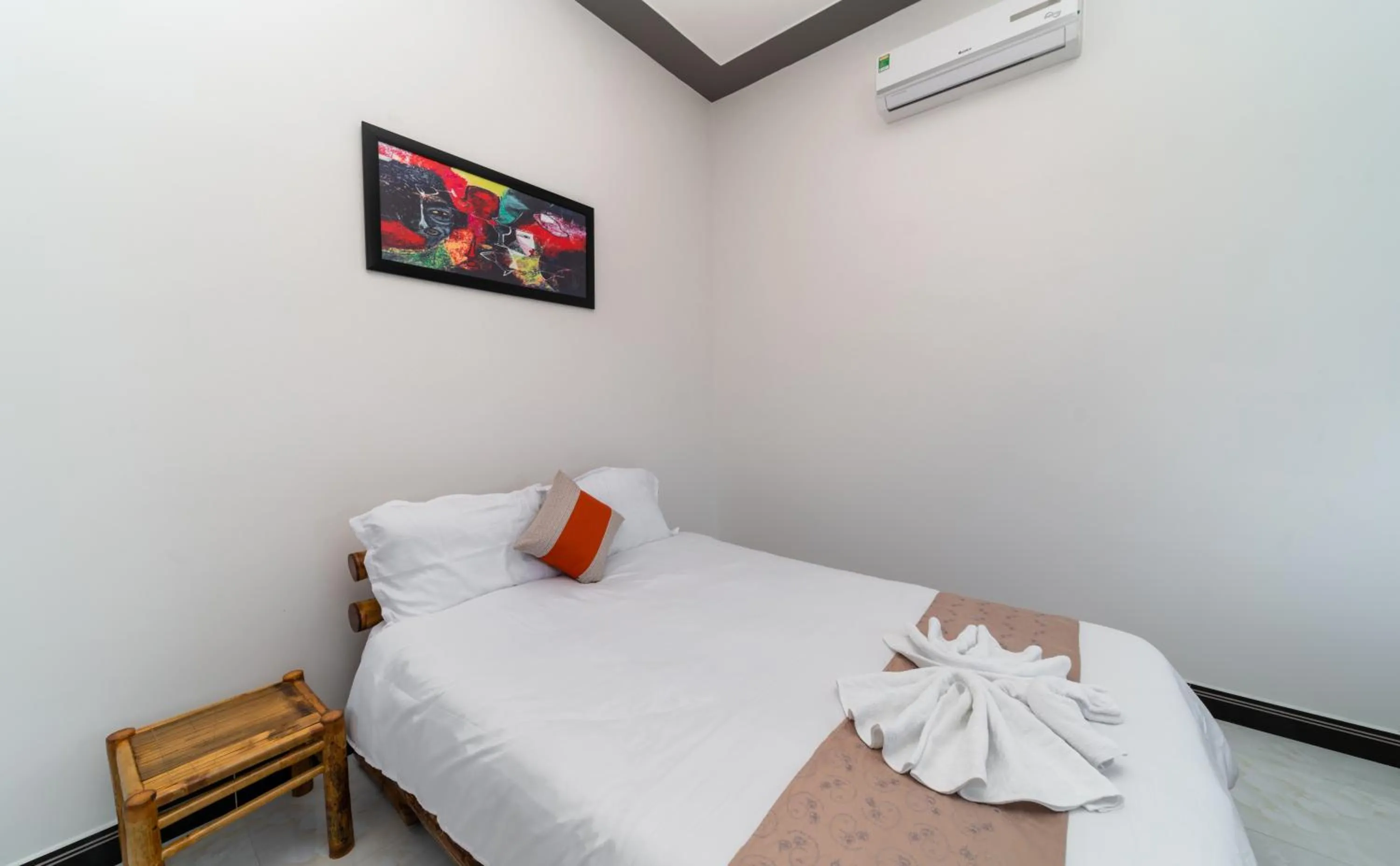 Staff, Bed in Hoi An Garden Sea Homestay