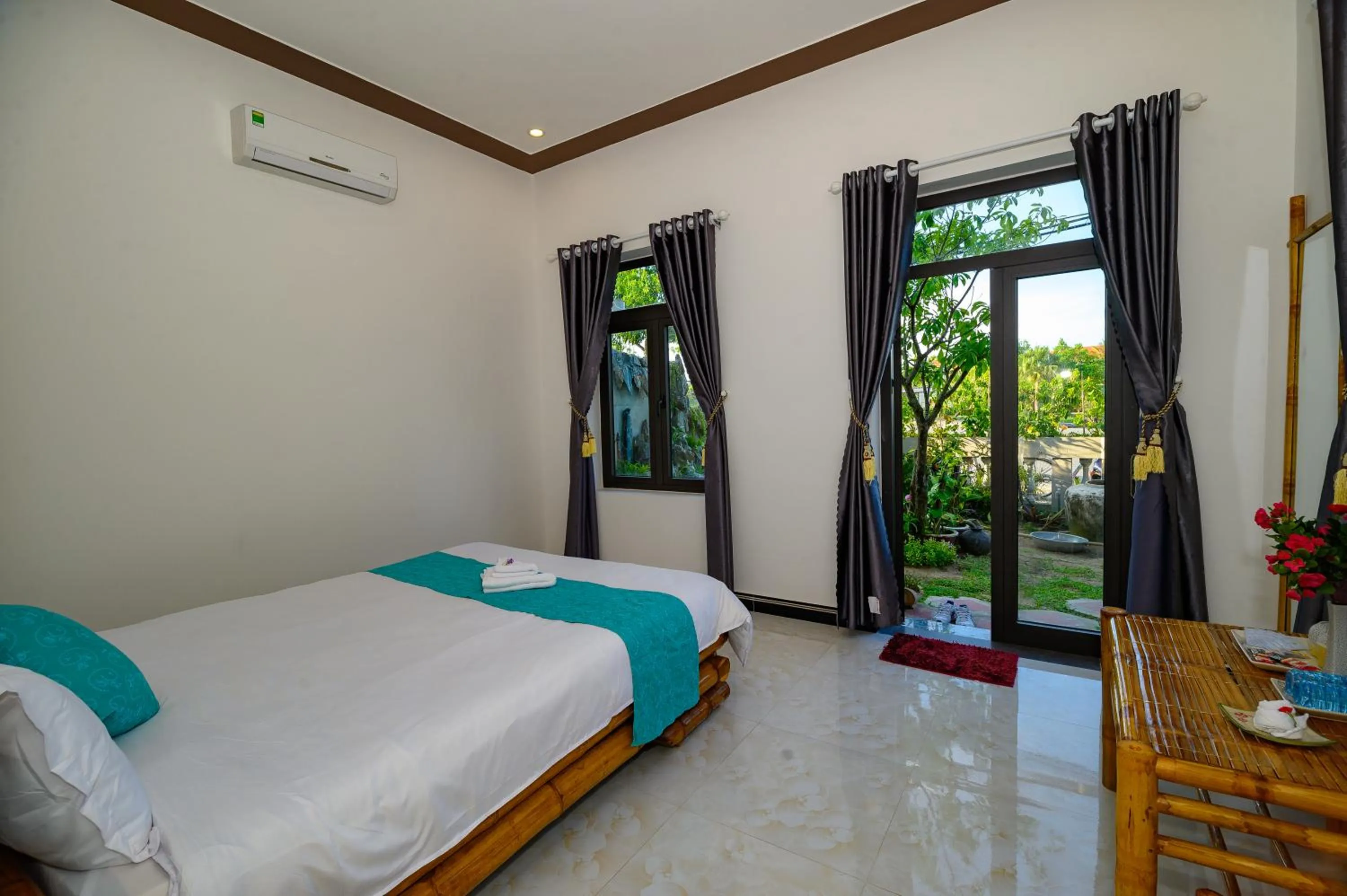 Staff, Bed in Hoi An Garden Sea Homestay