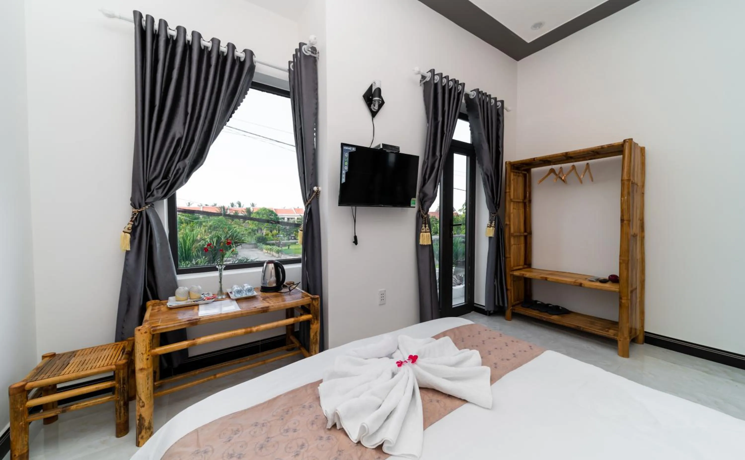 Staff, Bed in Hoi An Garden Sea Homestay