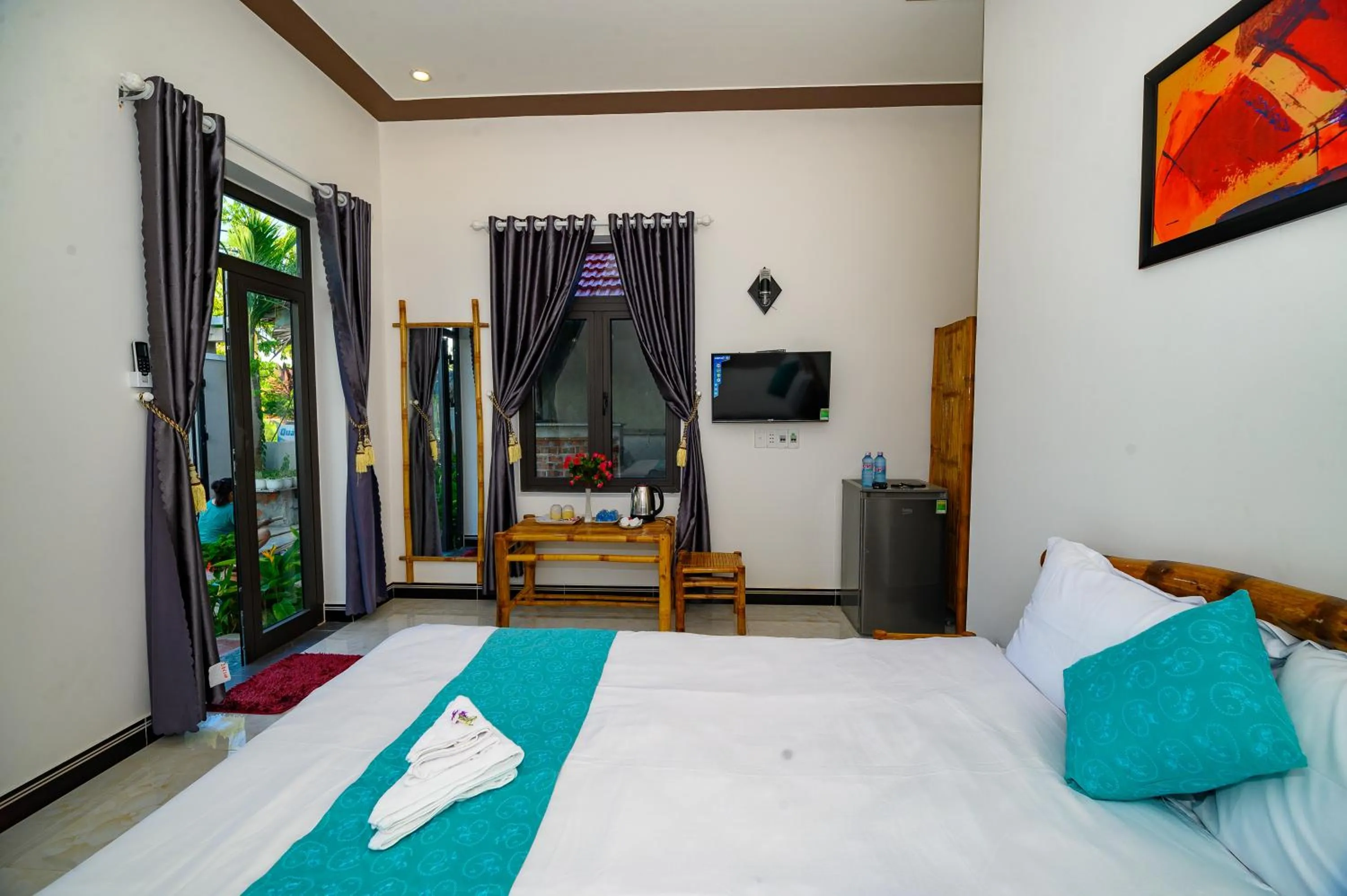Staff, Bed in Hoi An Garden Sea Homestay