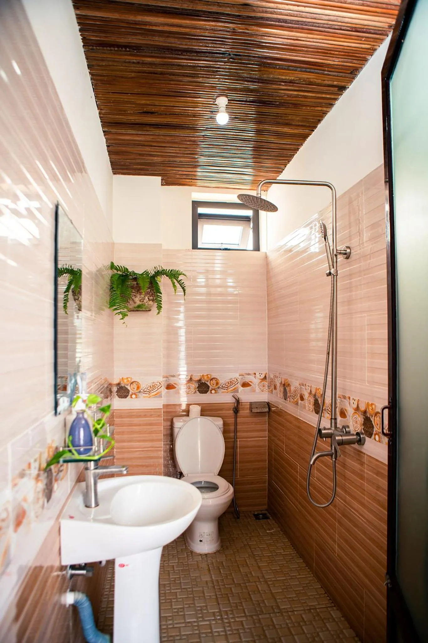 Toilet in Hoi An Garden Sea Homestay