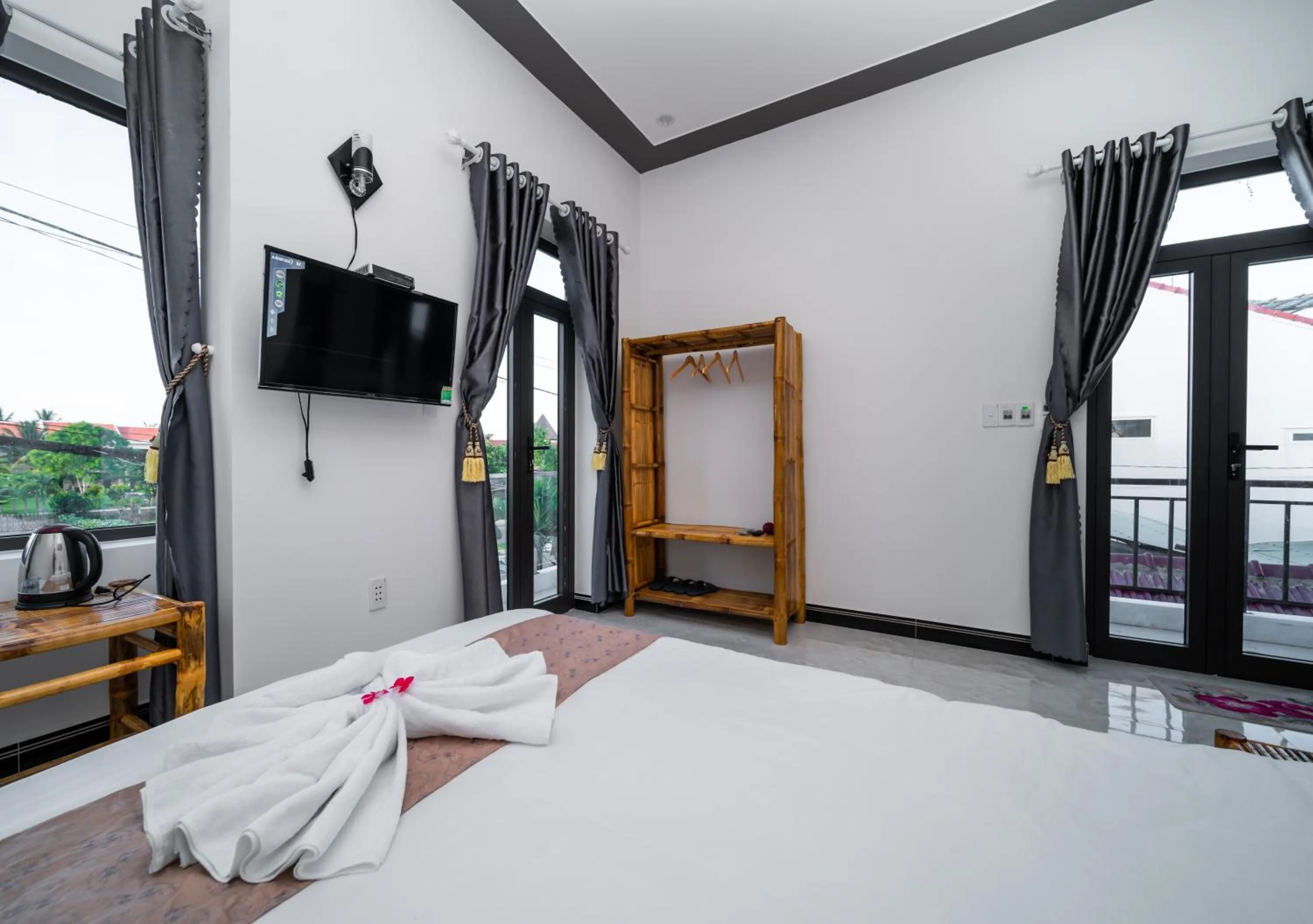 Staff, Bed in Hoi An Garden Sea Homestay