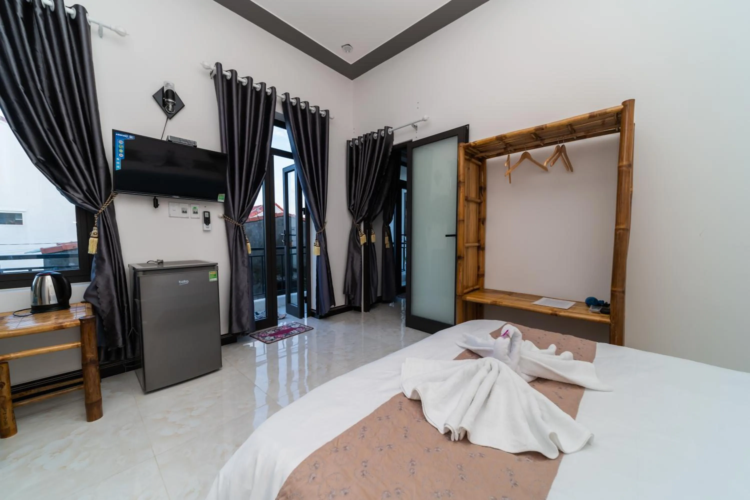Staff, Bed in Hoi An Garden Sea Homestay