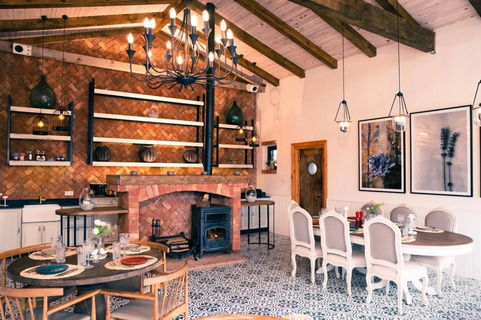 Restaurant/places to eat in Zigo's Hotel