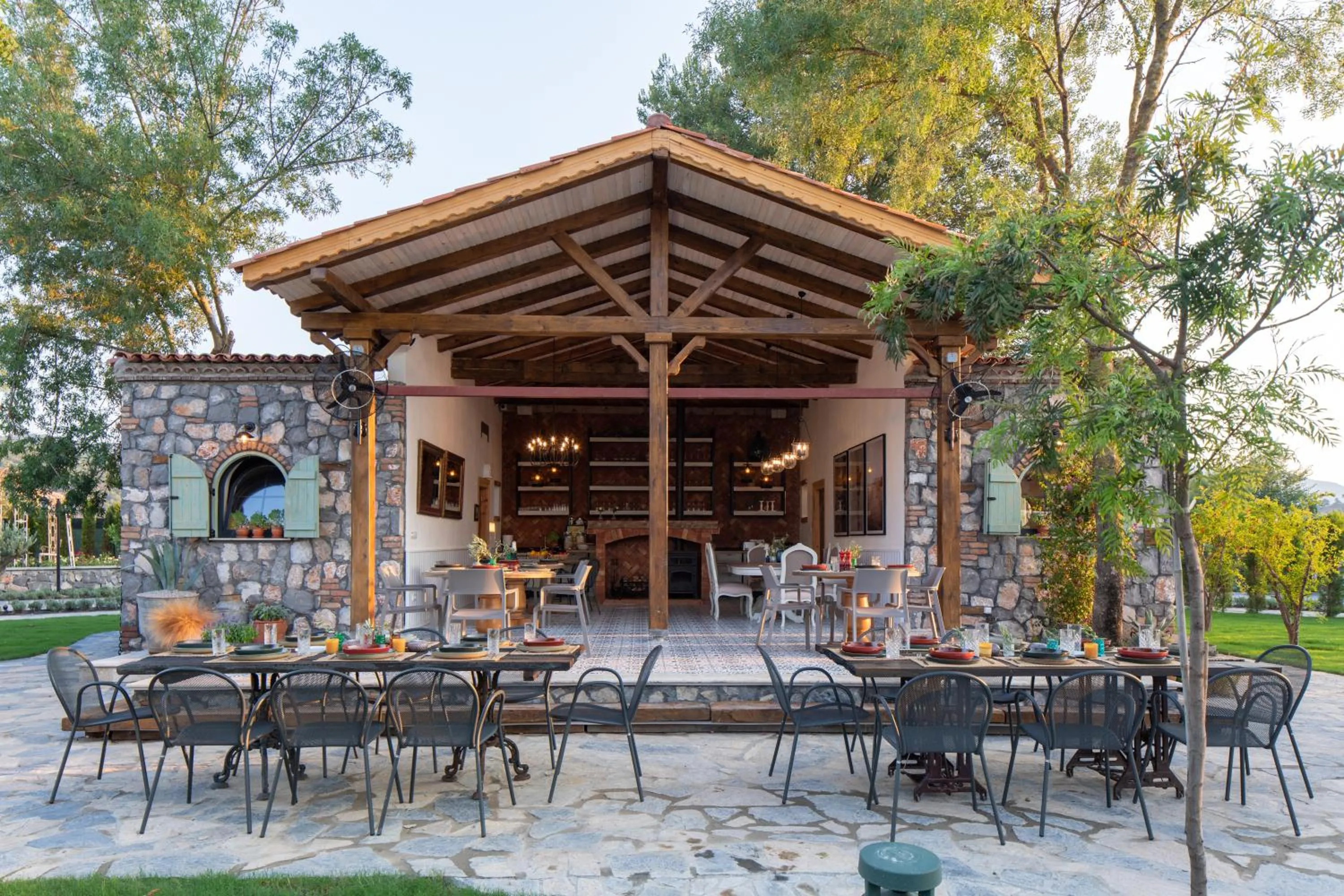 Restaurant/places to eat in Zigo's Hotel