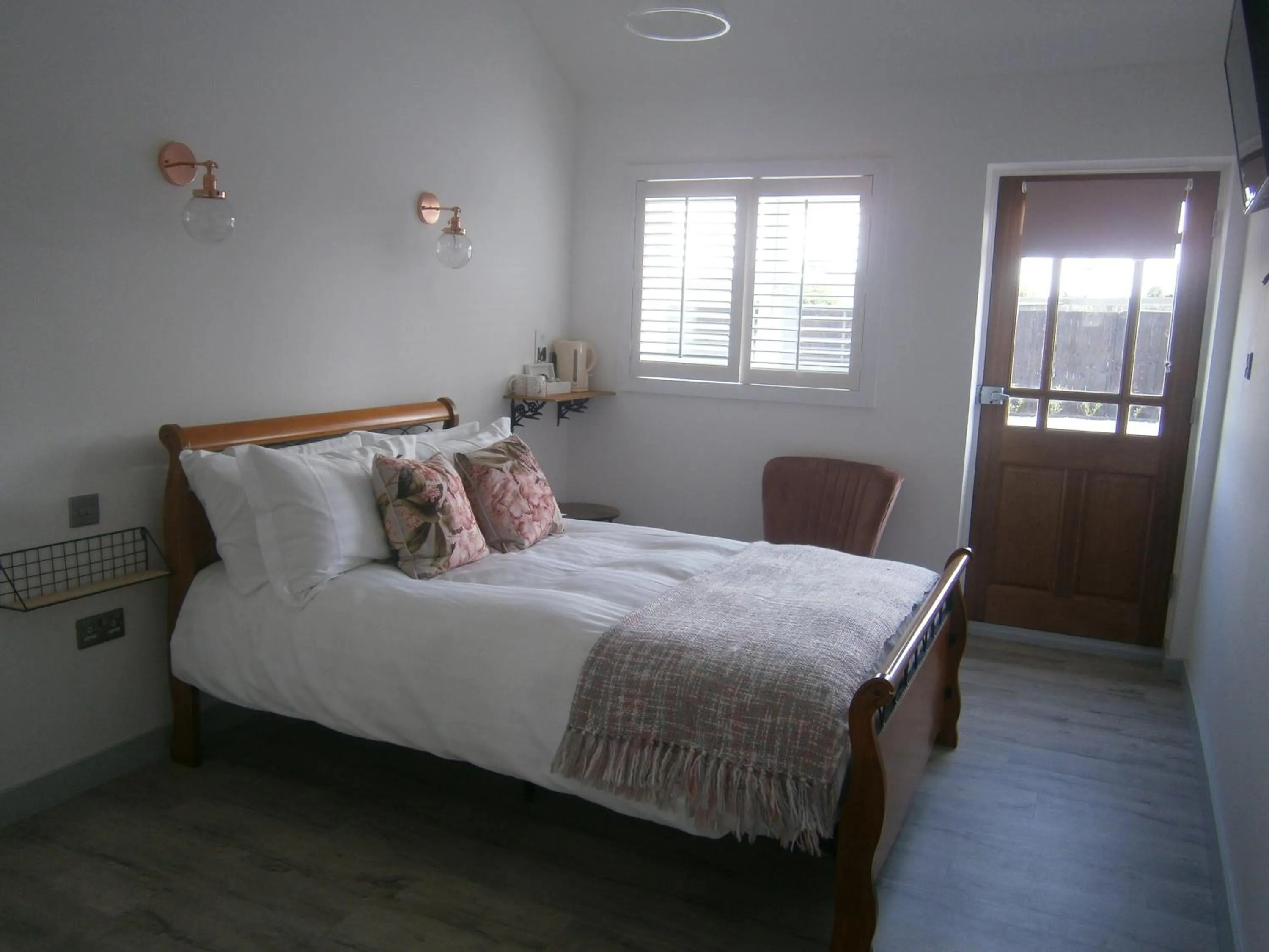 Bedroom, Bed in The Crown Lodges