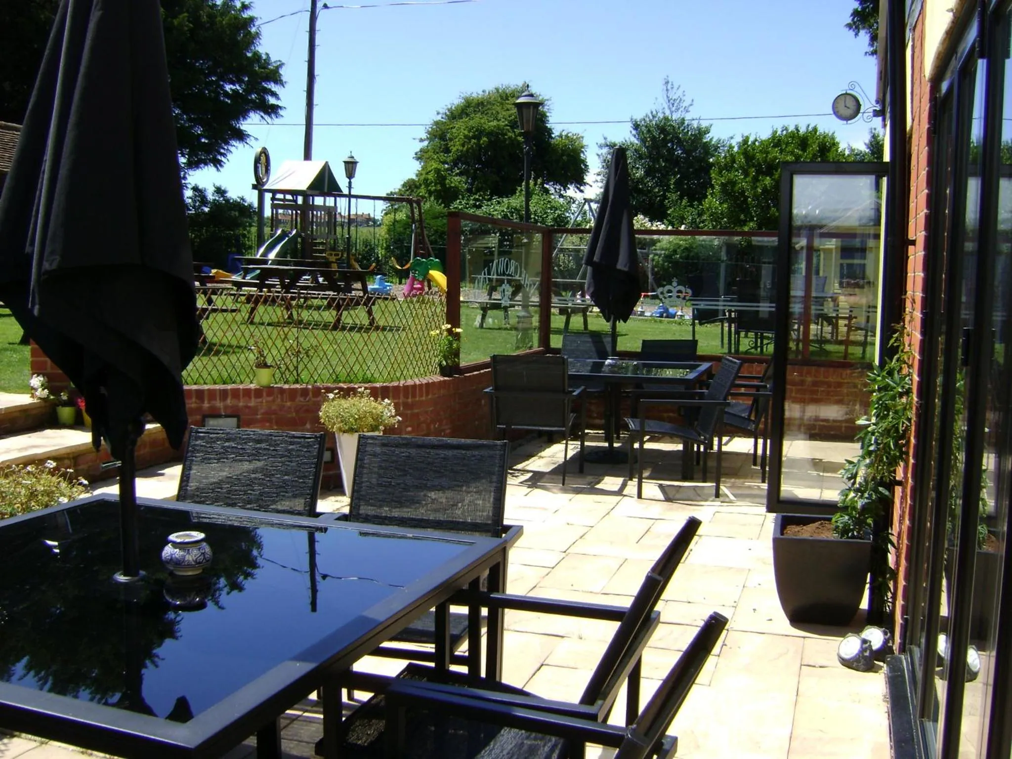 Food and drinks in The Crown Lodges