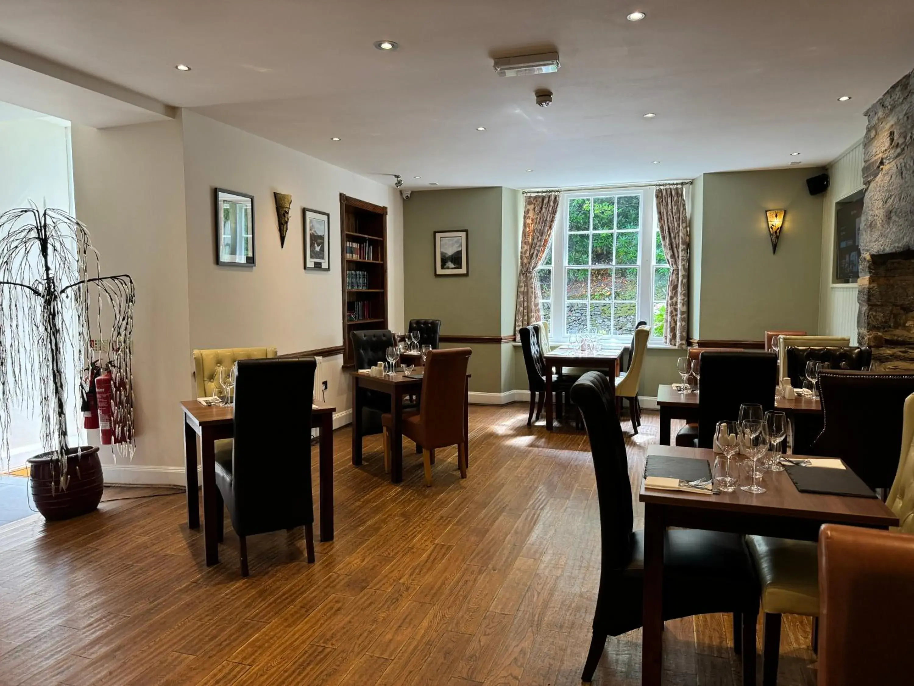 Restaurant/places to eat in Aberdunant Hall Restaurant/places to eat in Aberdunant Hall