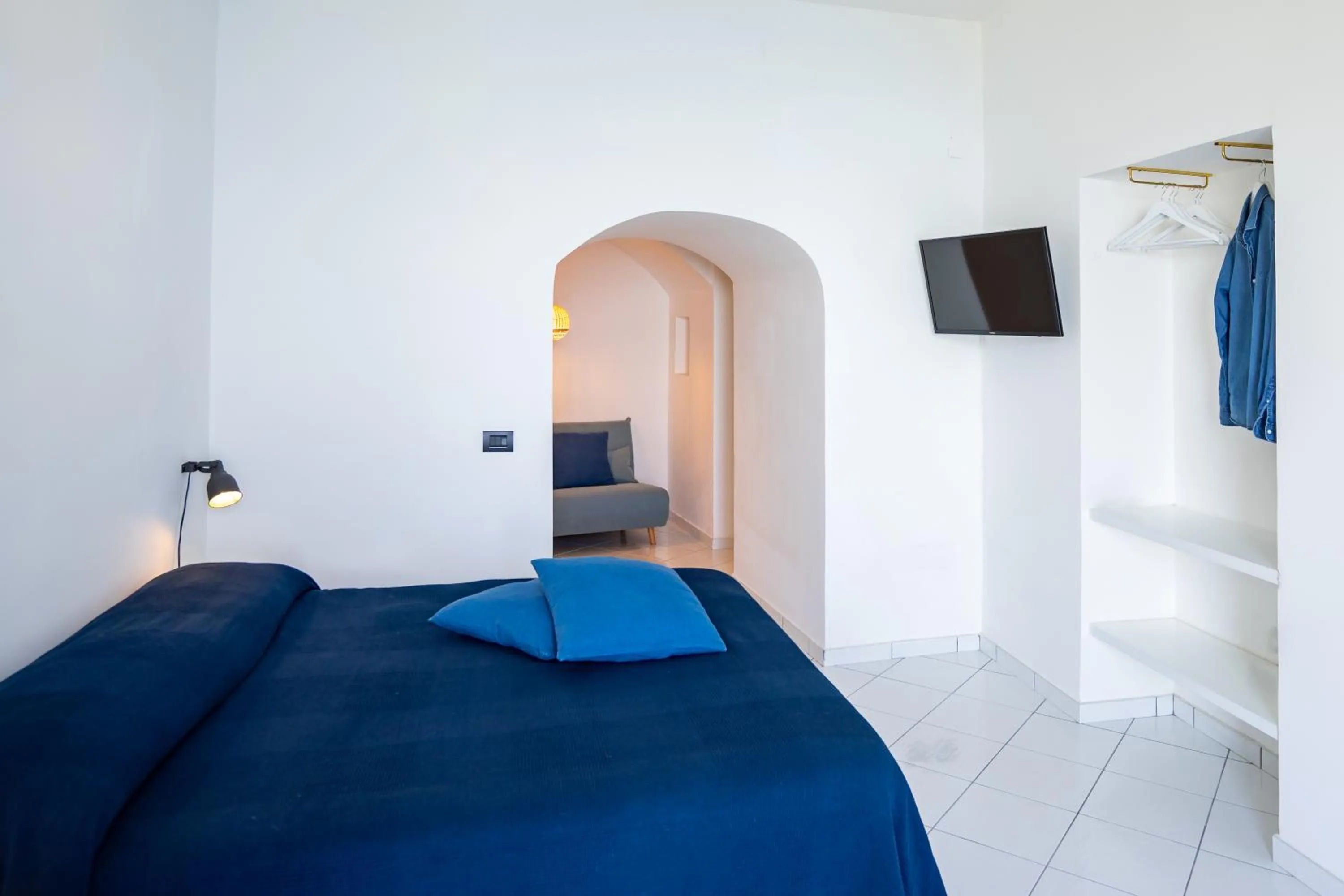 TV and multimedia, Bed in Borgo Dei Saraceni - Suites & Apartments