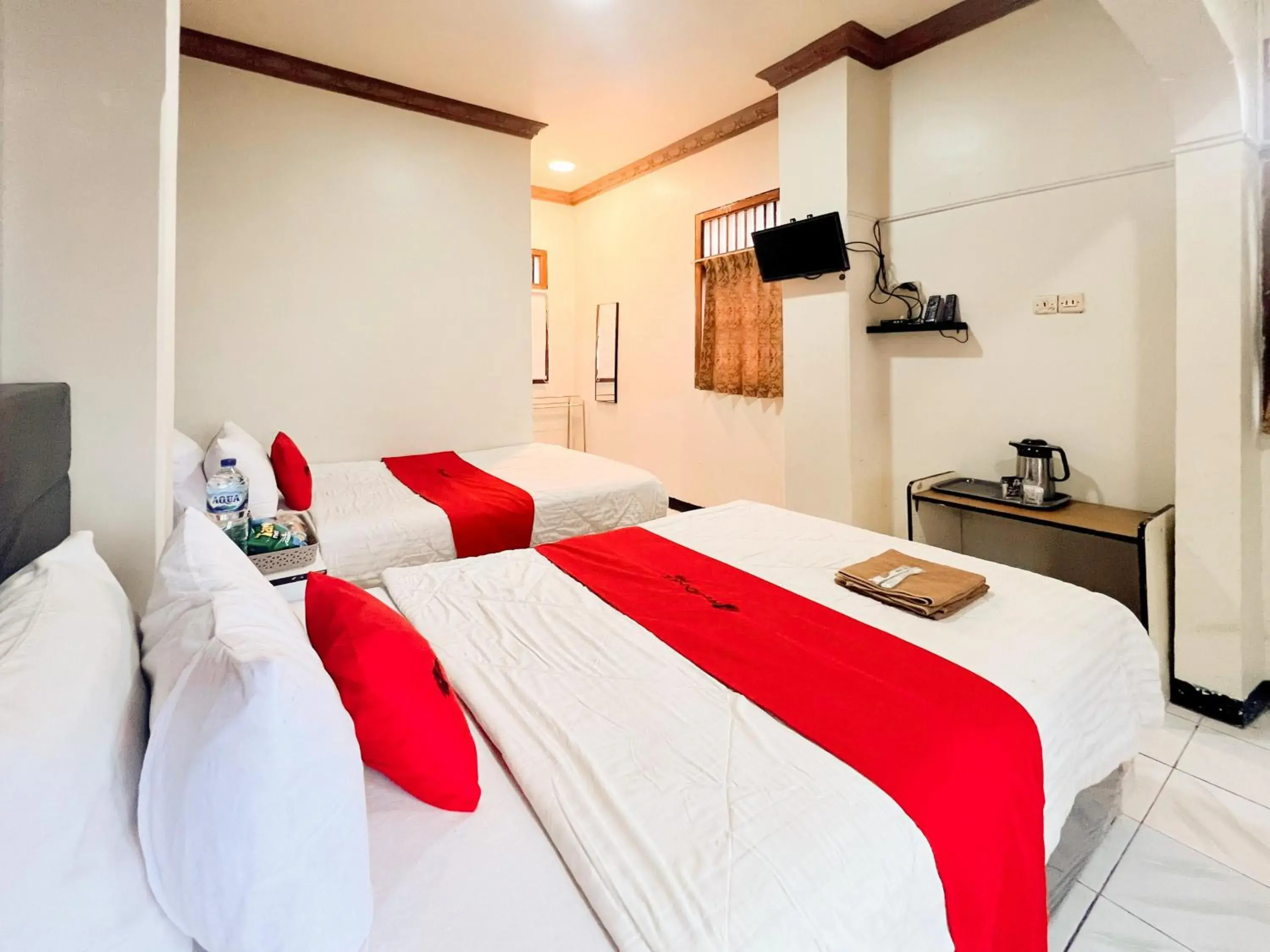 Bedroom, Bed in RedDoorz near Sarangan Lake Bedroom, Bed in RedDoorz near Sarangan Lake