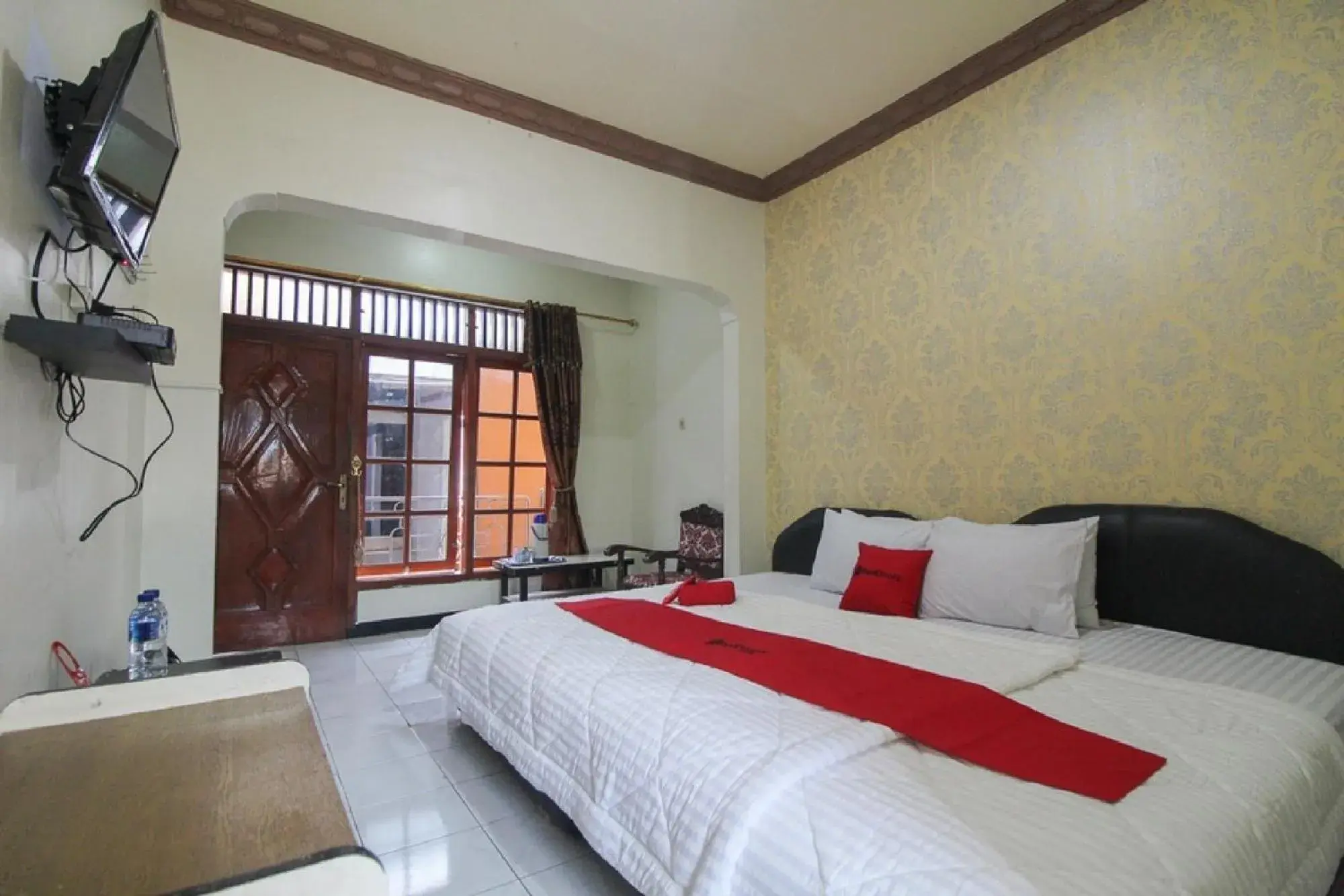 Bedroom, Bed in RedDoorz near Sarangan Lake Bedroom, Bed in RedDoorz near Sarangan Lake