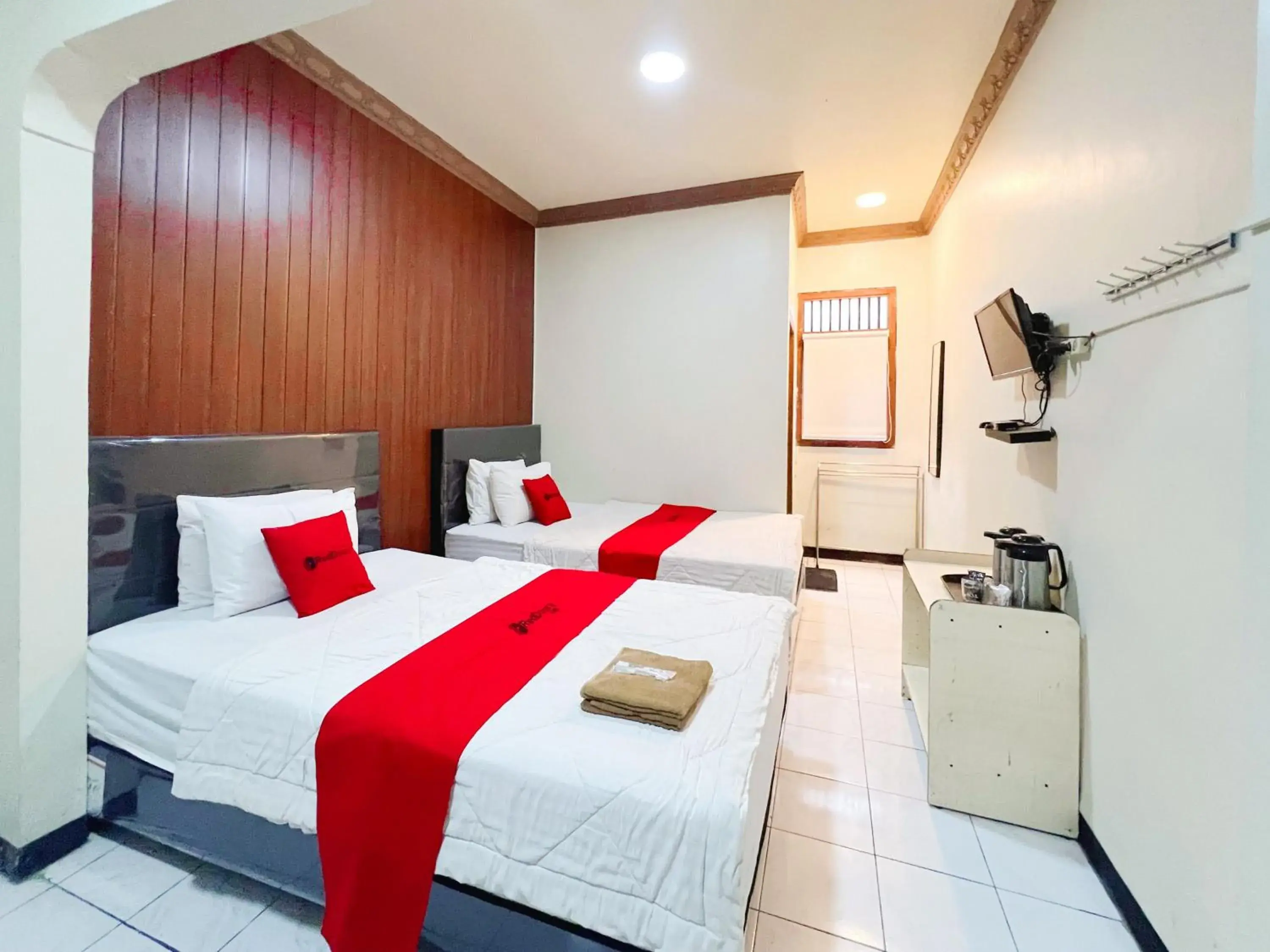 Bedroom, Bed in RedDoorz near Sarangan Lake Bedroom, Bed in RedDoorz near Sarangan Lake