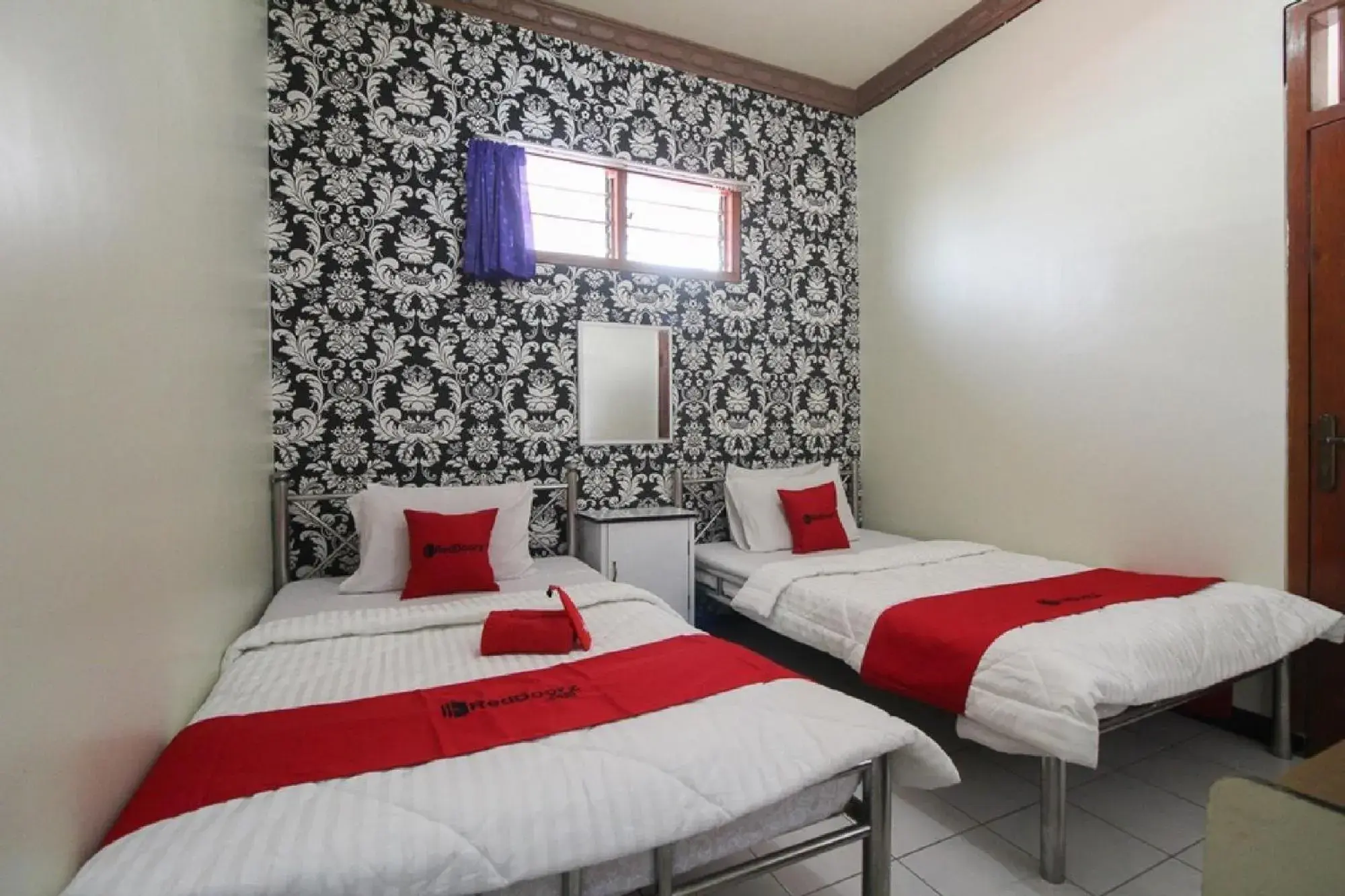 Bedroom, Bed in RedDoorz near Sarangan Lake Bedroom, Bed in RedDoorz near Sarangan Lake