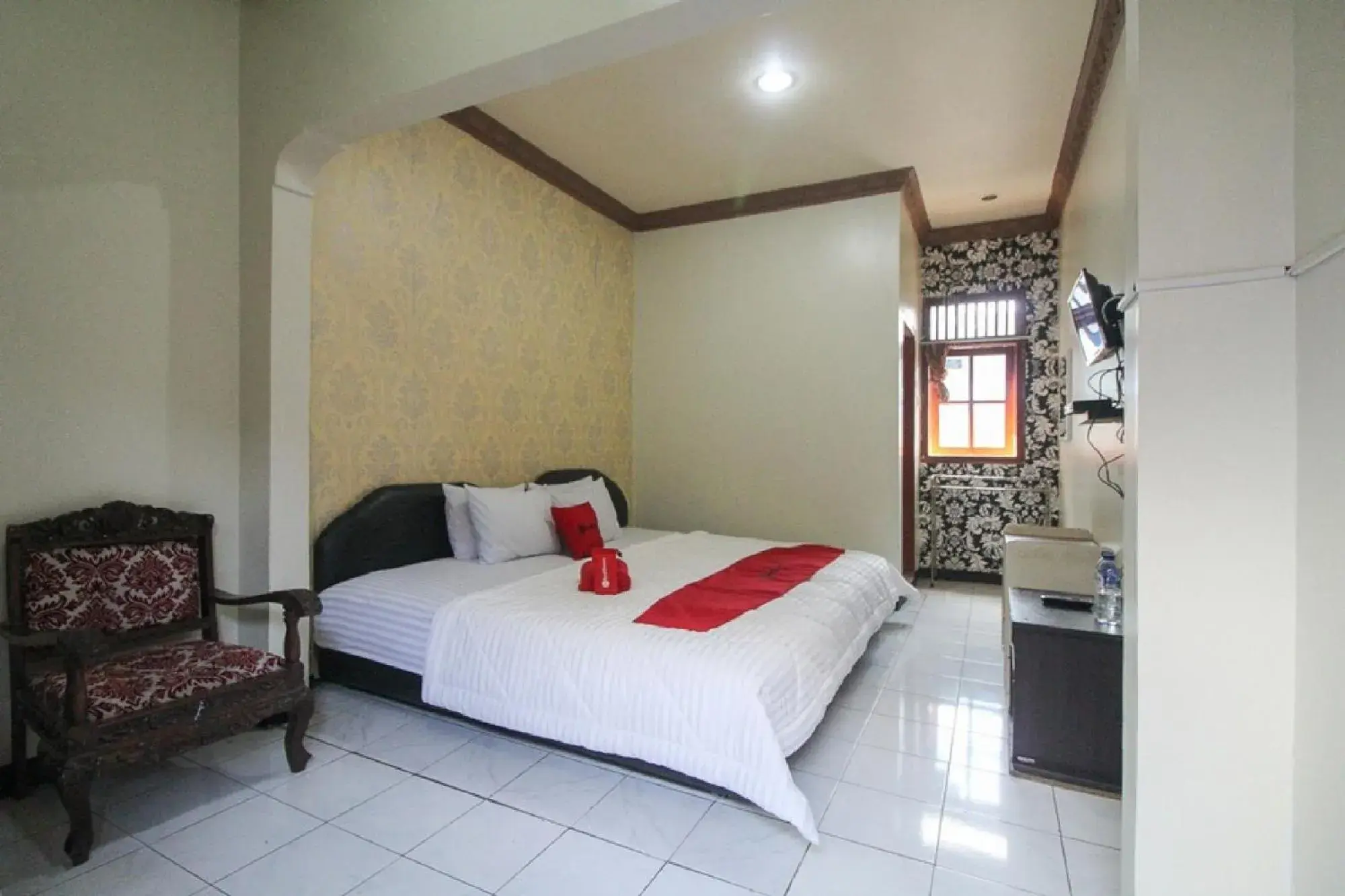 Bedroom, Bed in RedDoorz near Sarangan Lake Bedroom, Bed in RedDoorz near Sarangan Lake