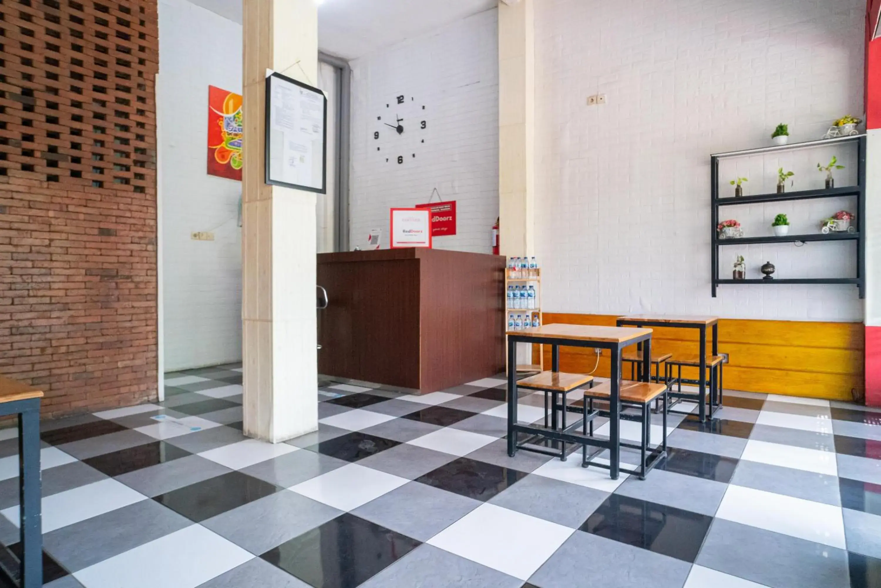 Lobby or reception in RedDoorz syariah @ Selomangleng Kediri Lobby or reception in RedDoorz syariah @ Selomangleng Kediri