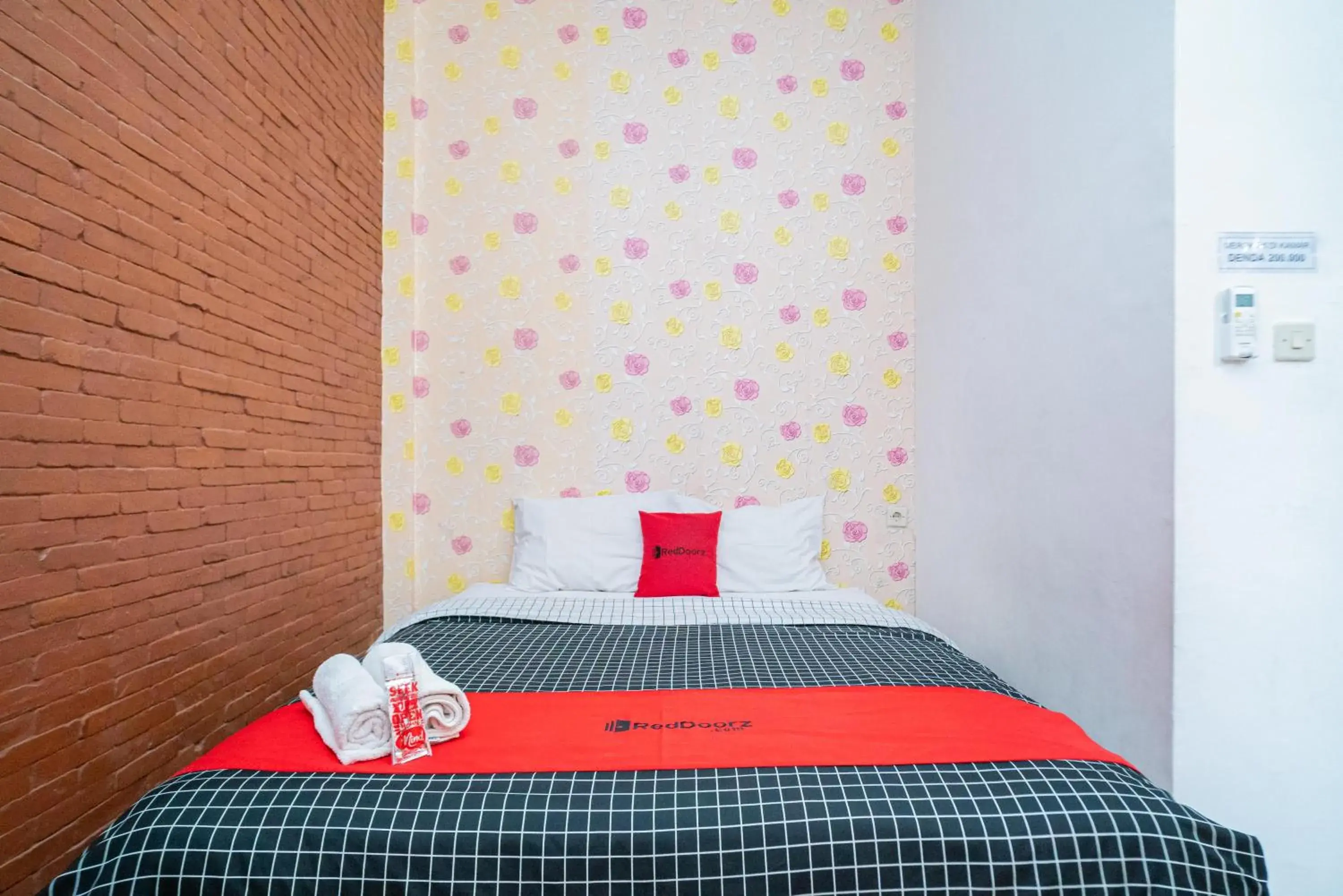 Bedroom, Bed in RedDoorz syariah @ Selomangleng Kediri Bedroom, Bed in RedDoorz syariah @ Selomangleng Kediri