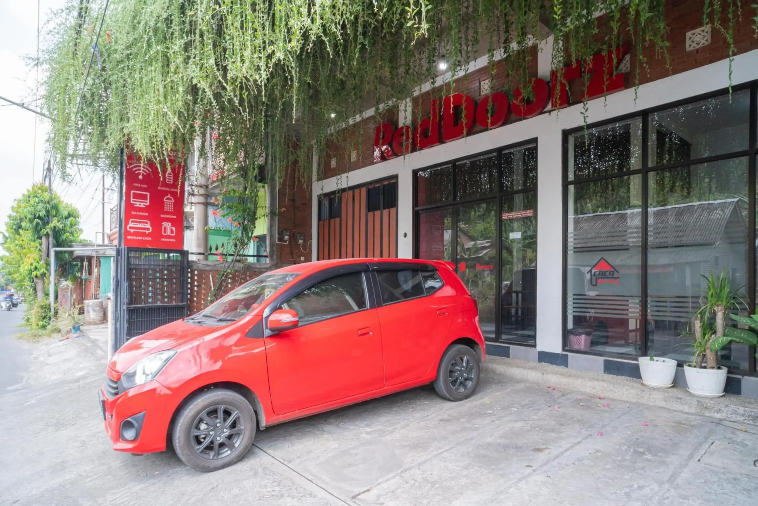 Property building in RedDoorz syariah @ Selomangleng Kediri Property building in RedDoorz syariah @ Selomangleng Kediri