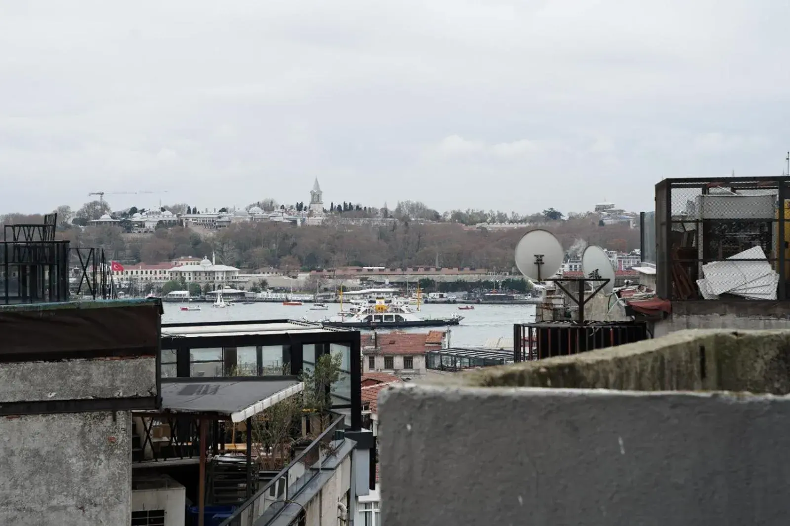 Deluxe Double Room with Side Sea View in Royal Galata Hotel Deluxe Double Room with Side Sea View in Royal Galata Hotel