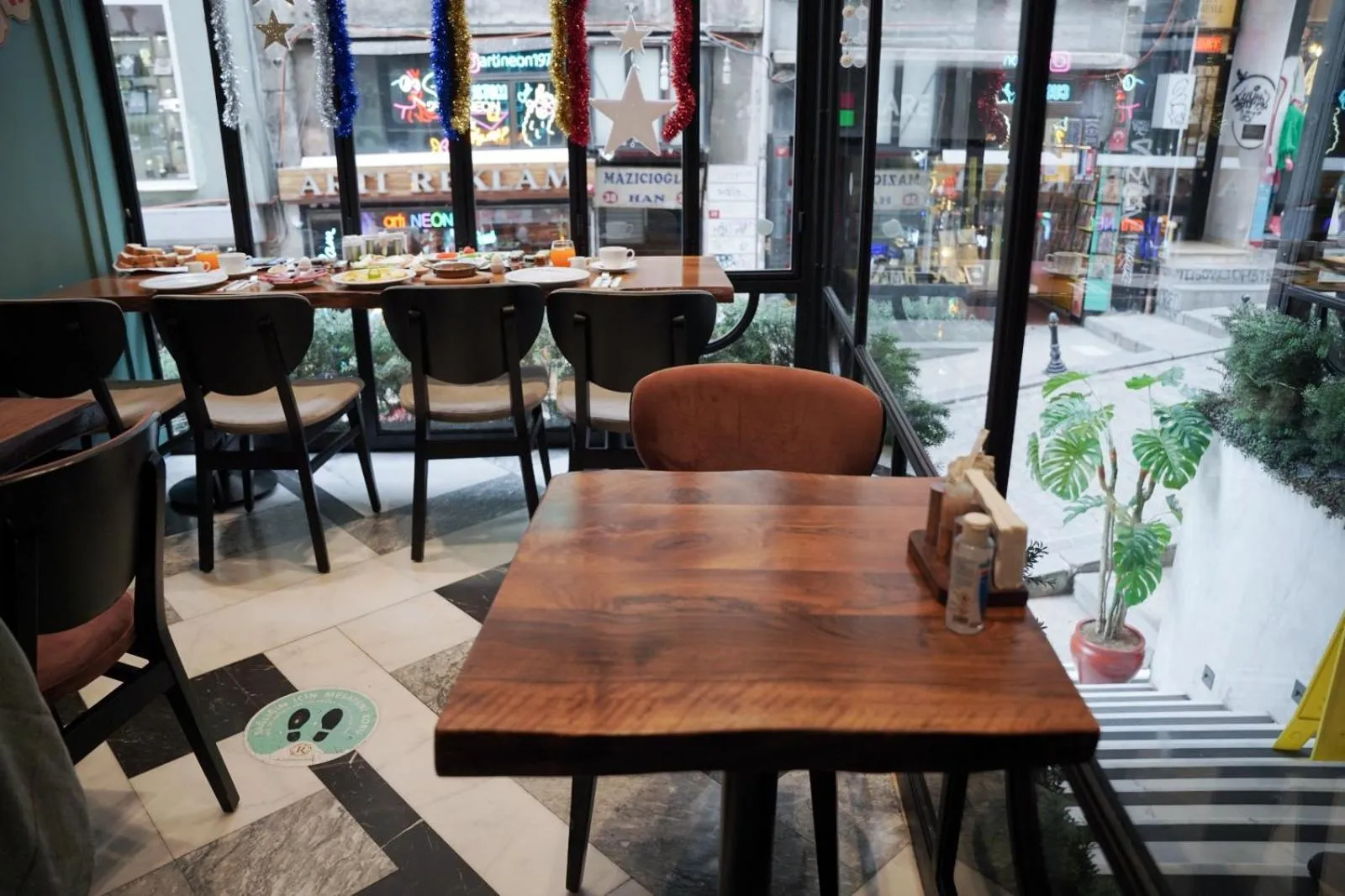 Restaurant/places to eat in Royal Galata Hotel